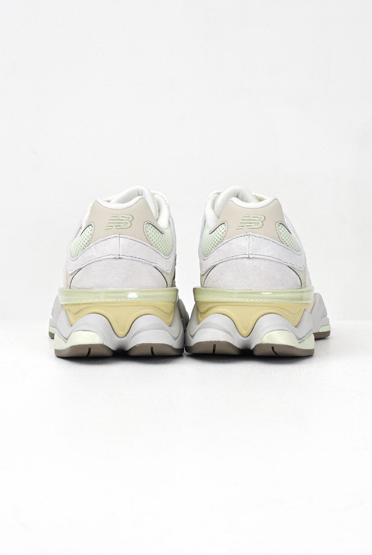 NEW BALANCE Sneakers 9060 nei toni pastello da uomo U9060EEP NEW BALANCE