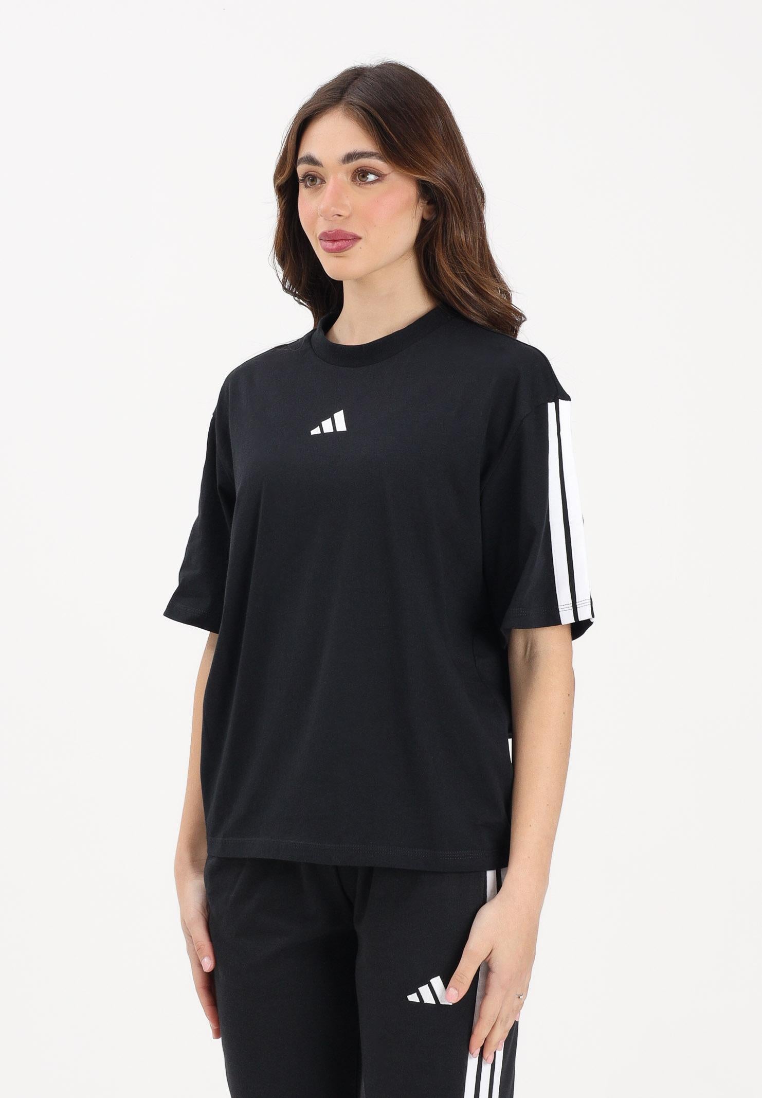 ADIDAS PERFORMANCE T-shirt a manica corta Essentials 3-Stripes Boyfriend nera da donna JC5960 . ADIDAS PERFORMANCE