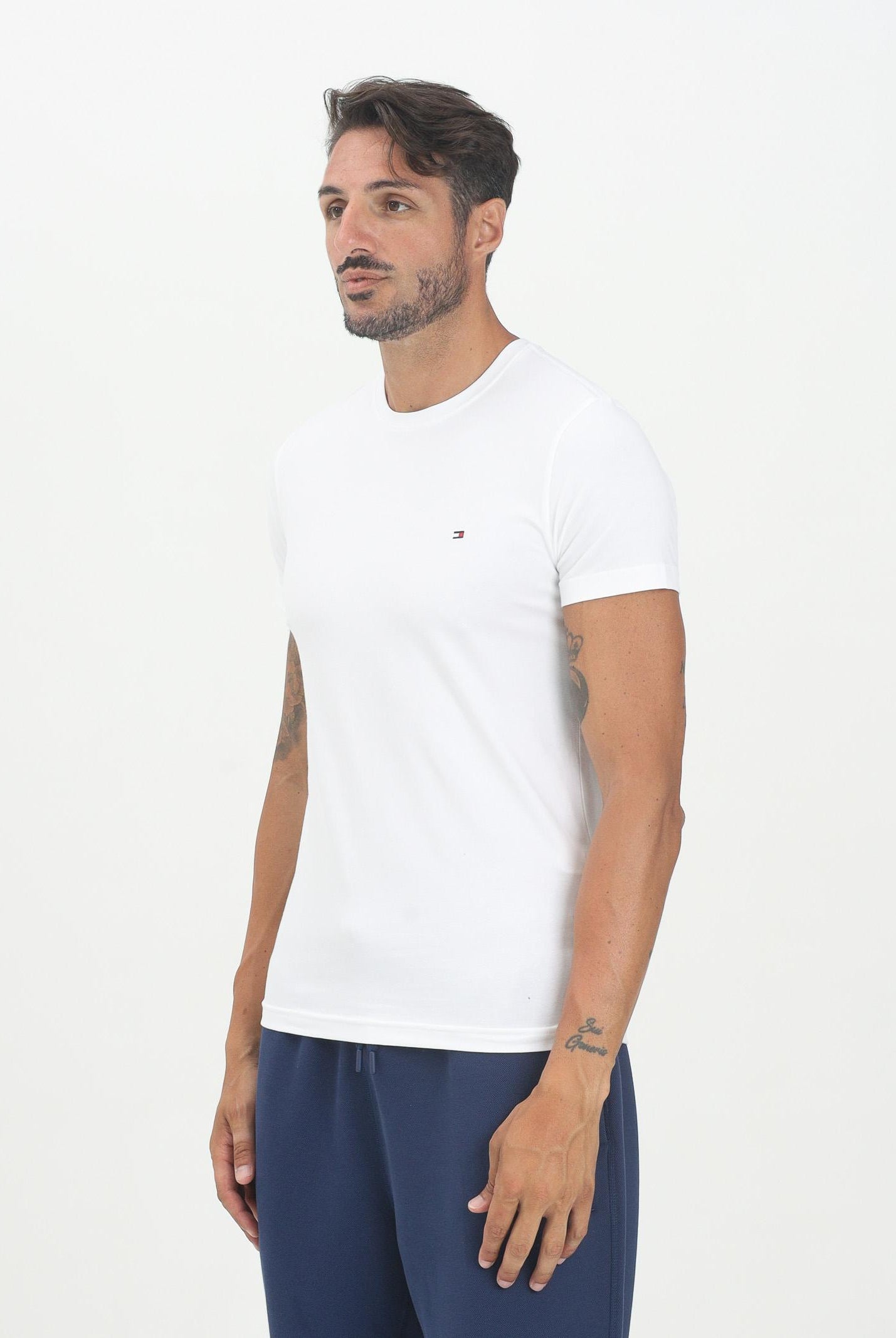 TOMMY HILFIGER T-shirt a manica corta TH Flex bianca da uomo MW0MW27539YBR . TOMMY HILFIGER