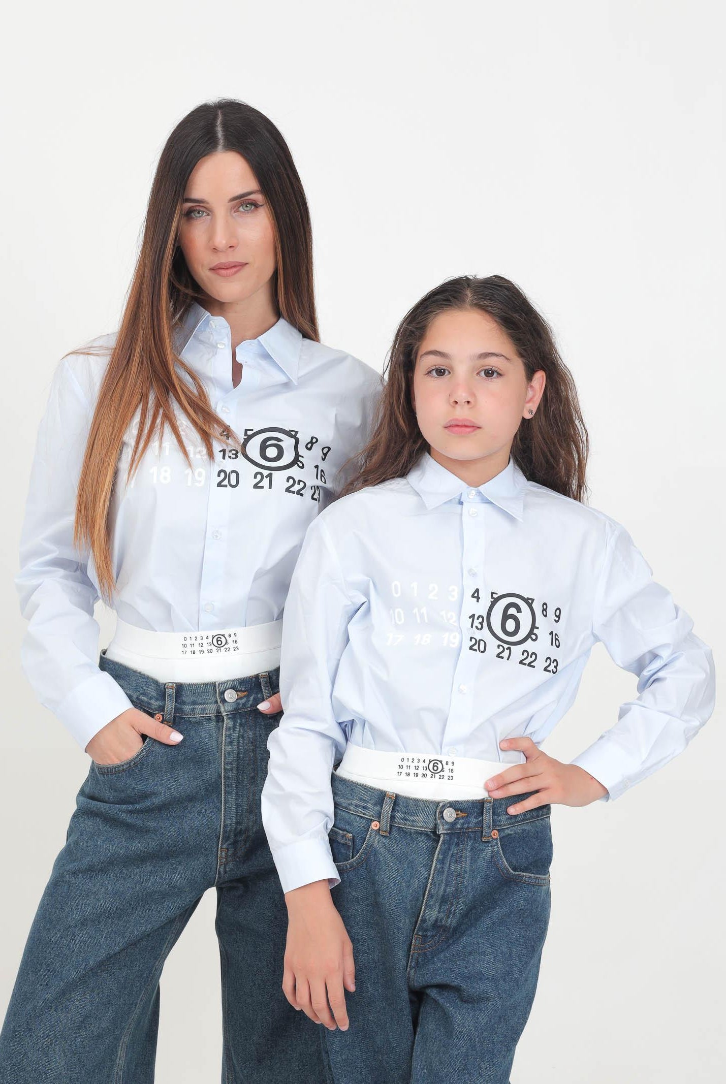 Camicia casual azzurra per donna e bambina con stampa Numbers M60659MM014 M6806 MAISON MARGIELA