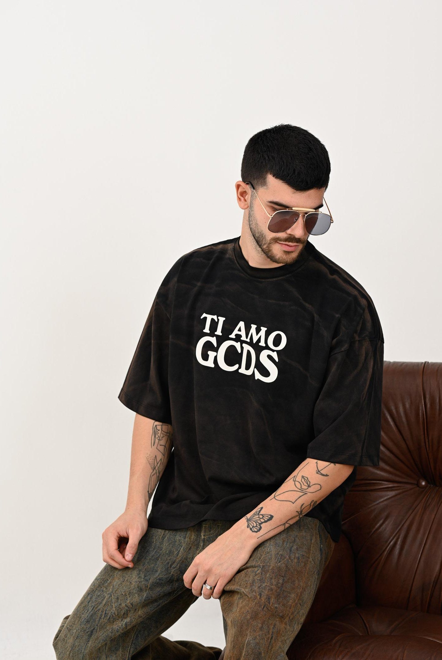 GCDS T-shirt a manica corta nera per uomo e donna con effetto lavato e stampa B2CM2315JF1 99 GCDS