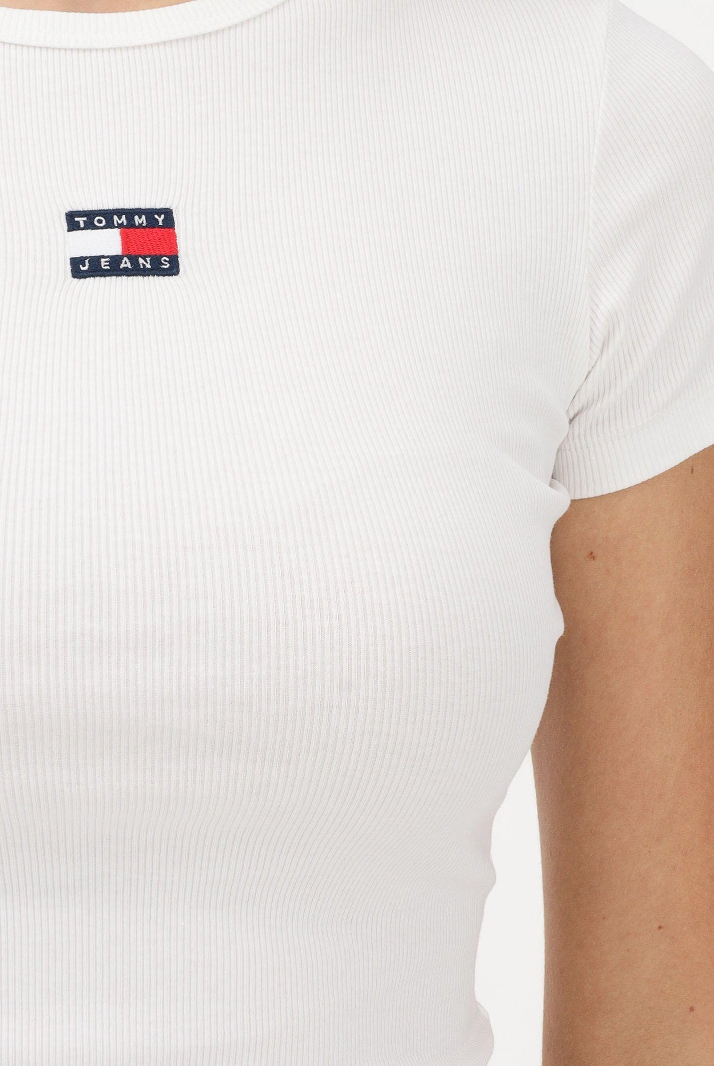 TOMMY JEANS T-shirt a manica corta bianca da donna con patch logo DW0DW17881 YBL TOMMY JEANS
