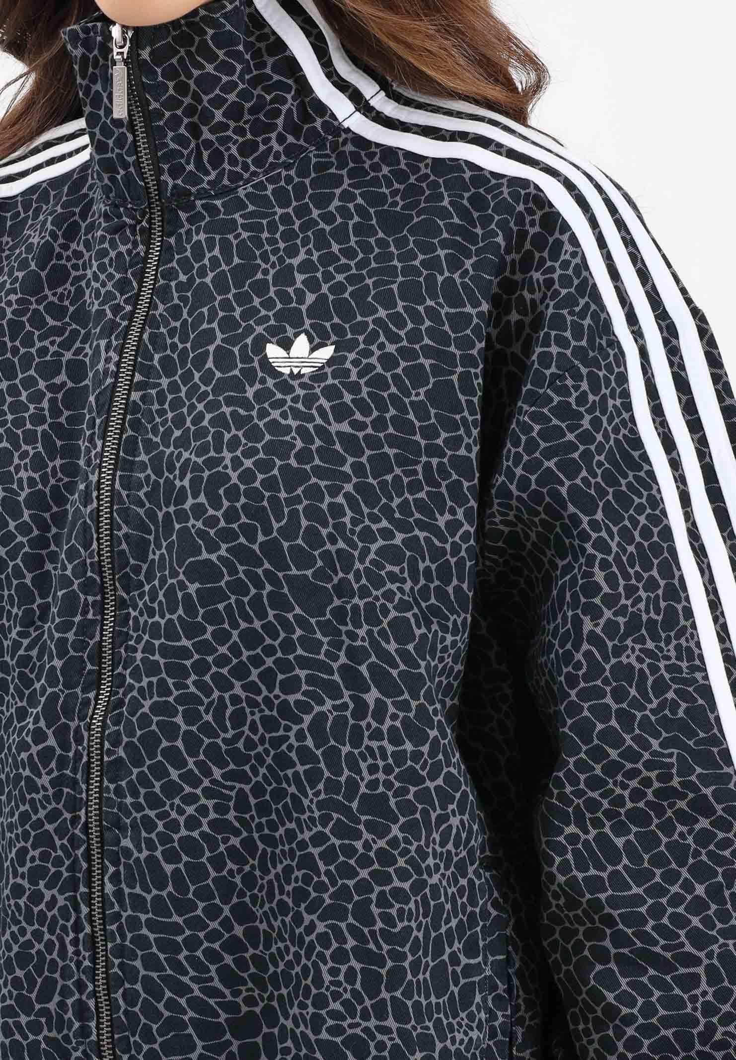 ADIDAS ORIGINALS Giubbotto di jeans FIREBIRD OVERSIZED AOP in denim nero da donna KD8809 . ADIDAS ORIGINALS