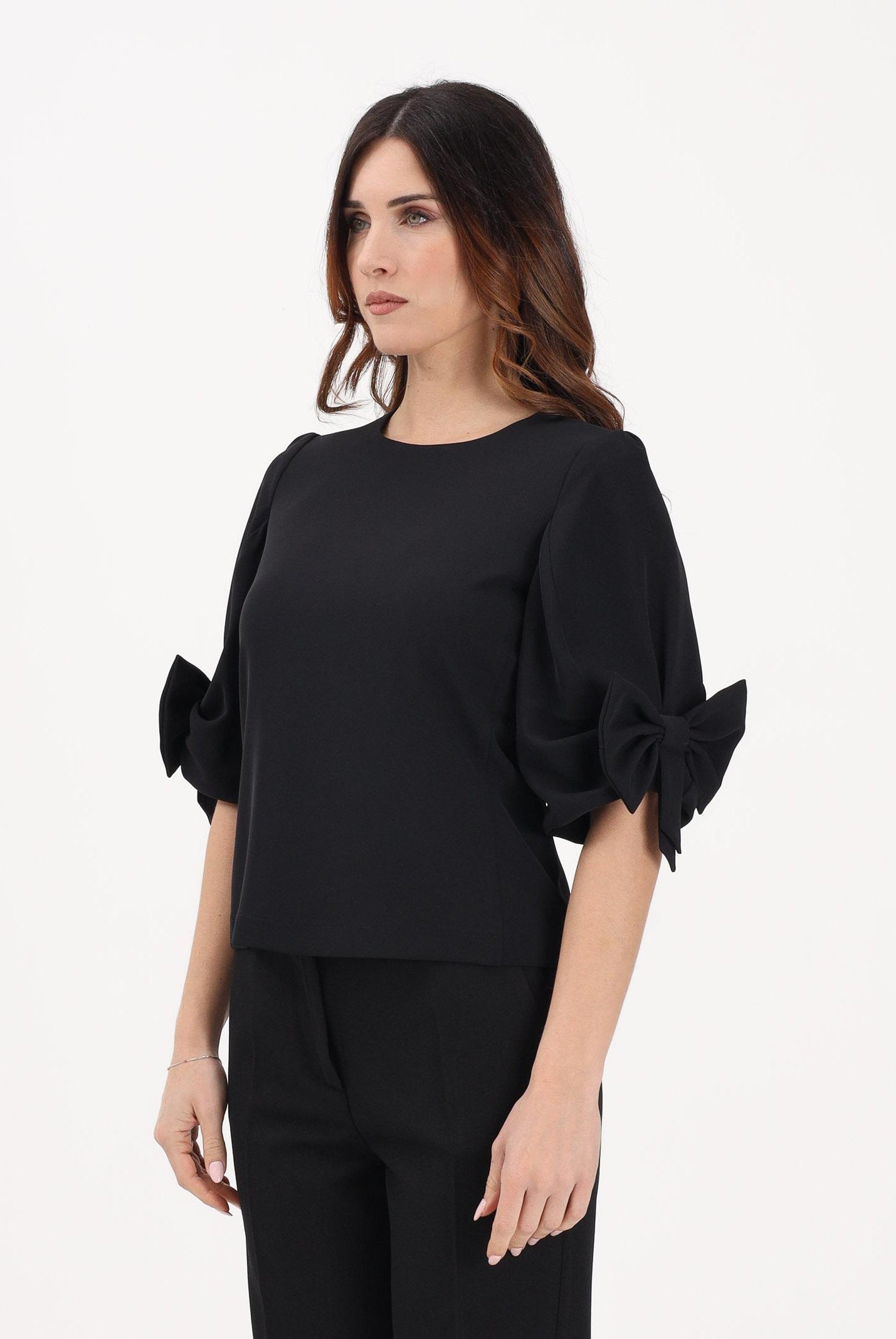 VICOLO Blusa nera da donna con fiocco applicato TAB0245 A99 VICOLO