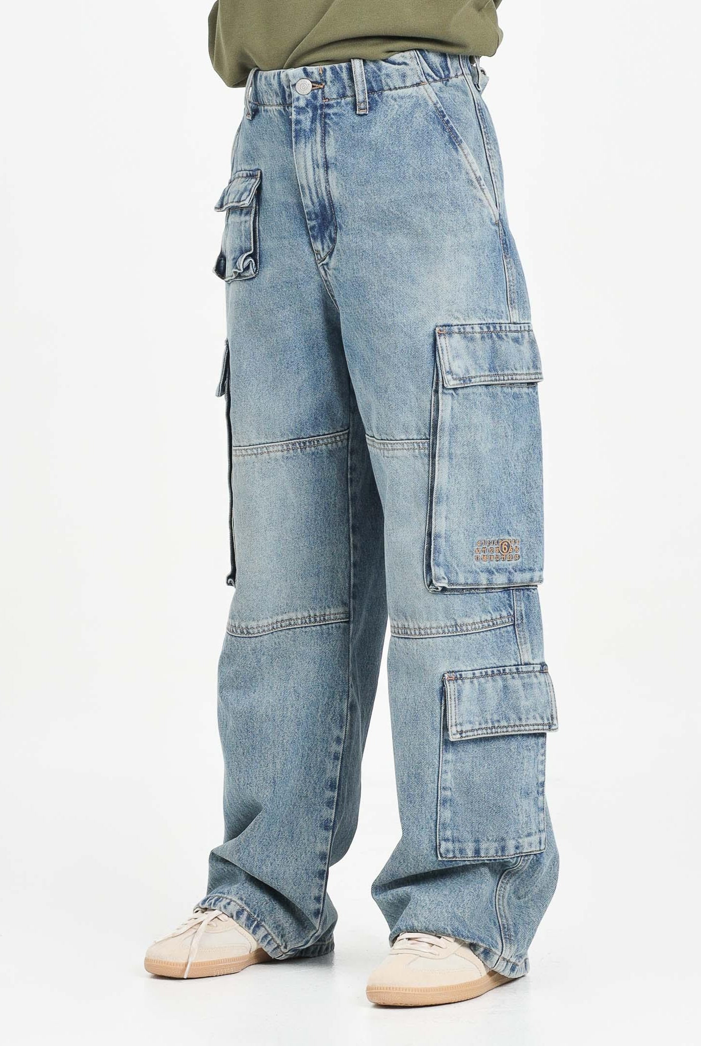 MAISON MARGIELA Jeans cargo in denim chiaro per donna, ragazzi e bambini con Numeric logo ricamato M60793MM05V M601 MAISON MARGIELA
