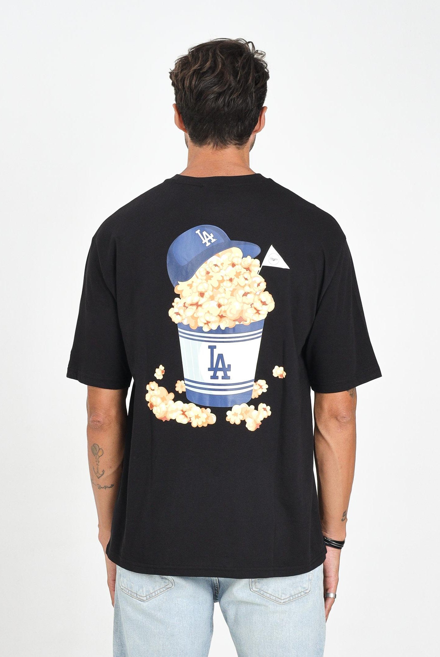 NEW ERA T-shirt a manica corta Oversized LA Dodgers MLB Food Graphic nera da uomo 60684280 . NEW ERA