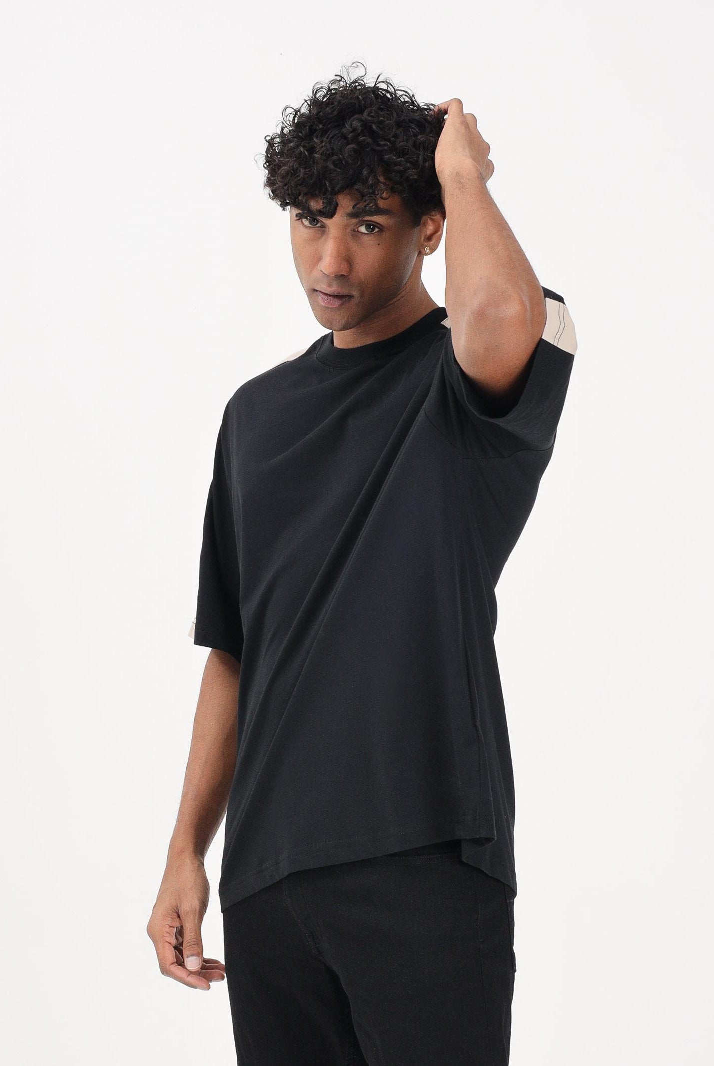 VERSACE JEANS COUTURE T-shirt a manica corta nera da uomo con inserto a contrasto 80GAHE08CJ00E 899 VERSACE JEANS COUTURE