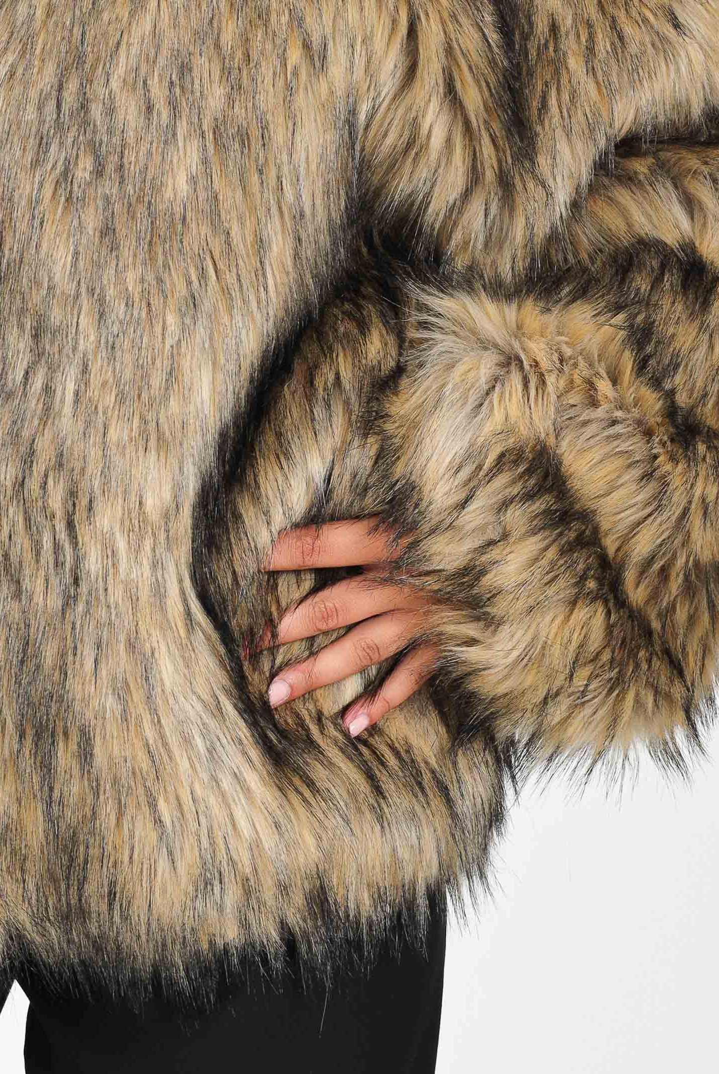 DIESEL Pelliccia sintetica beige per donna e ragazze dove il maxi logo Diesel J02406KXBQ9 K709 DIESEL