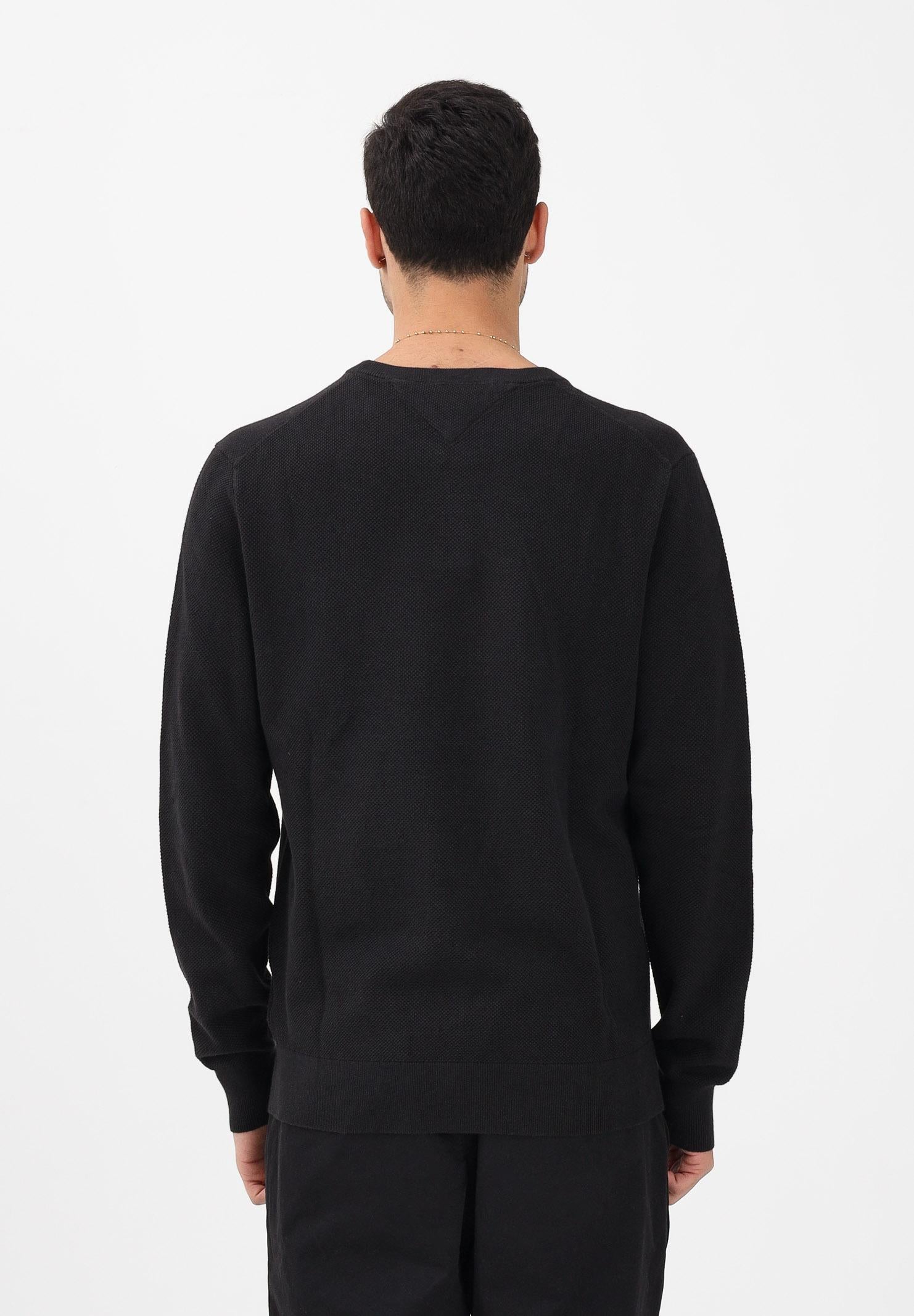 TOMMY HILFIGER Maglioncino girocollo nero da uomo con ricamo bandierina MW0MW36347 BDS TOMMY HILFIGER