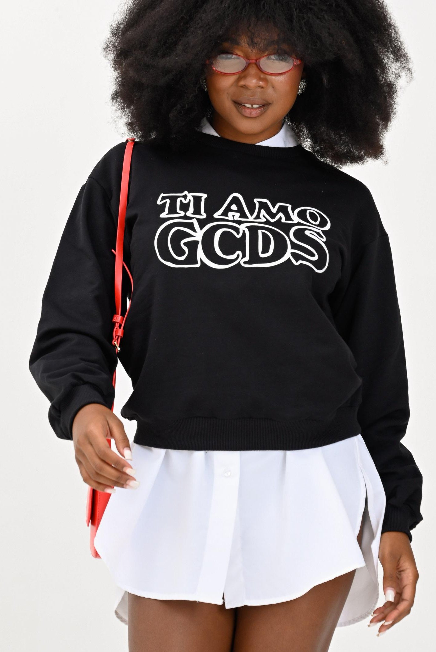 GCDS Felpa girocollo nera per donna e ragazze con stampa in strass B2JW1532BA5 99 GCDS