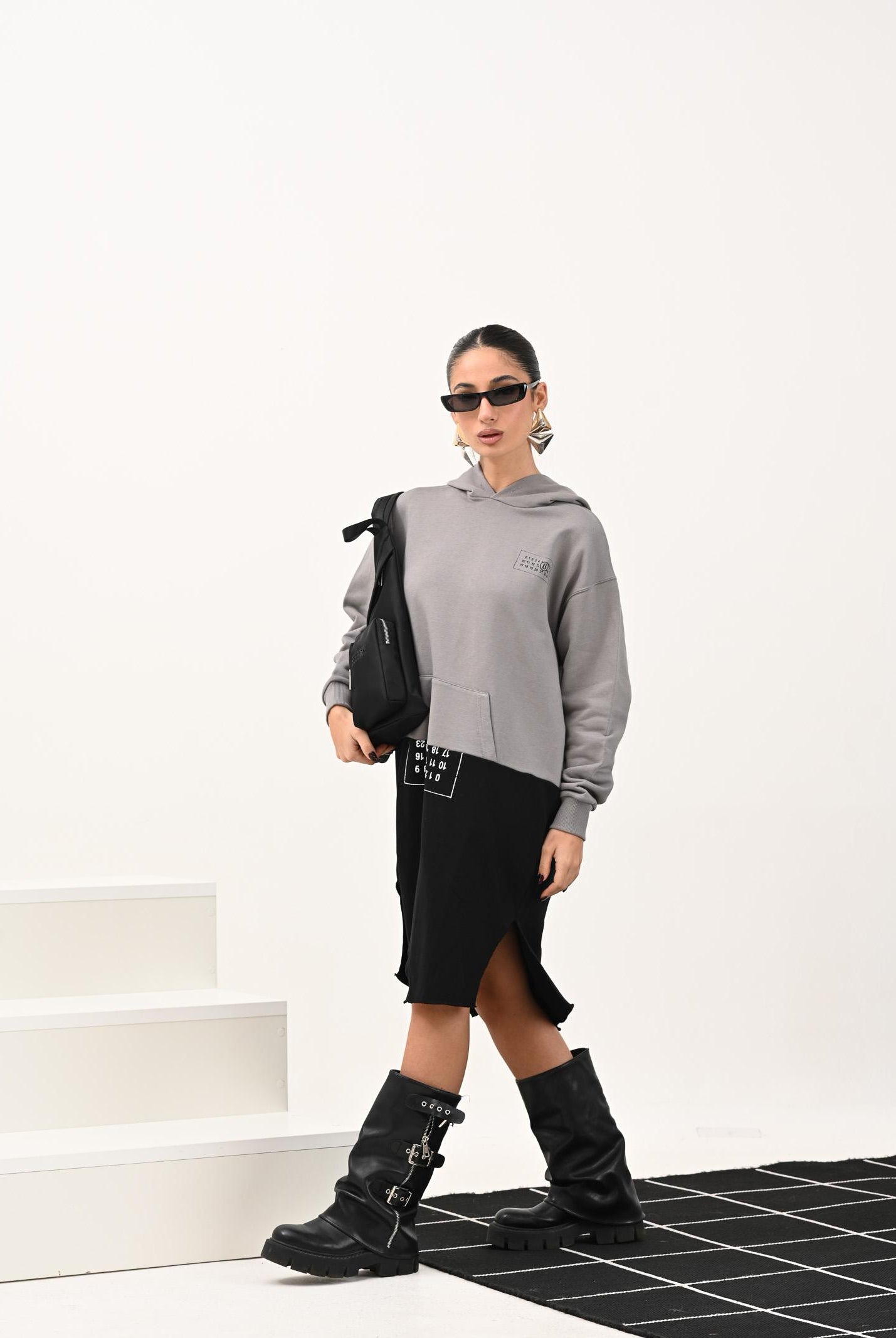 MAISON MARGIELA Abito maxi felpa grigia e nera per donna e ragazze dallo stile re-cut MM6 M60852MM04H M6C37 MAISON MARGIELA