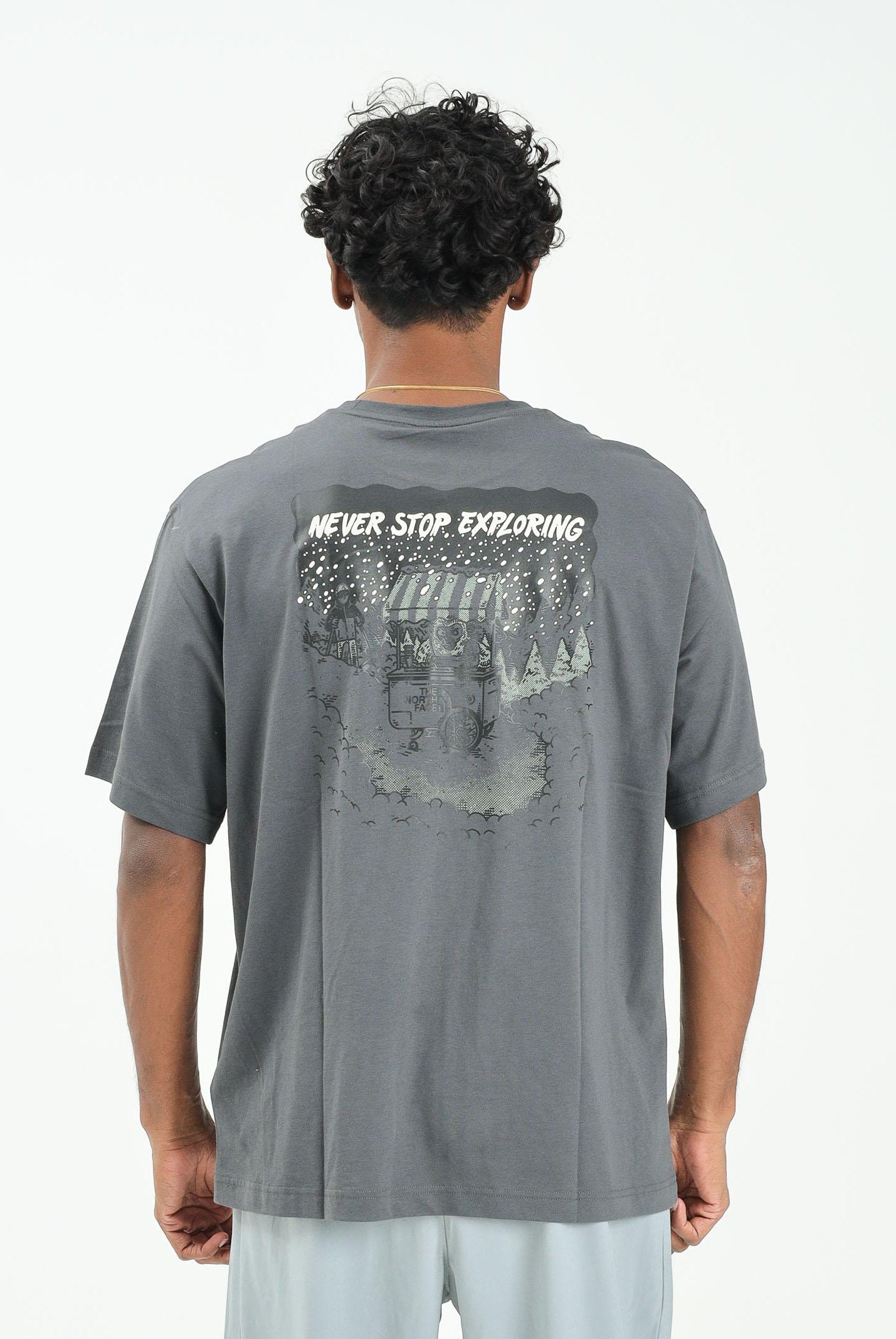 THE NORTH FACE T-shirt a manica corta Powder Days Relaxed Graphic grigia da uomo NF0A8E4D0C51 THE NORTH FACE