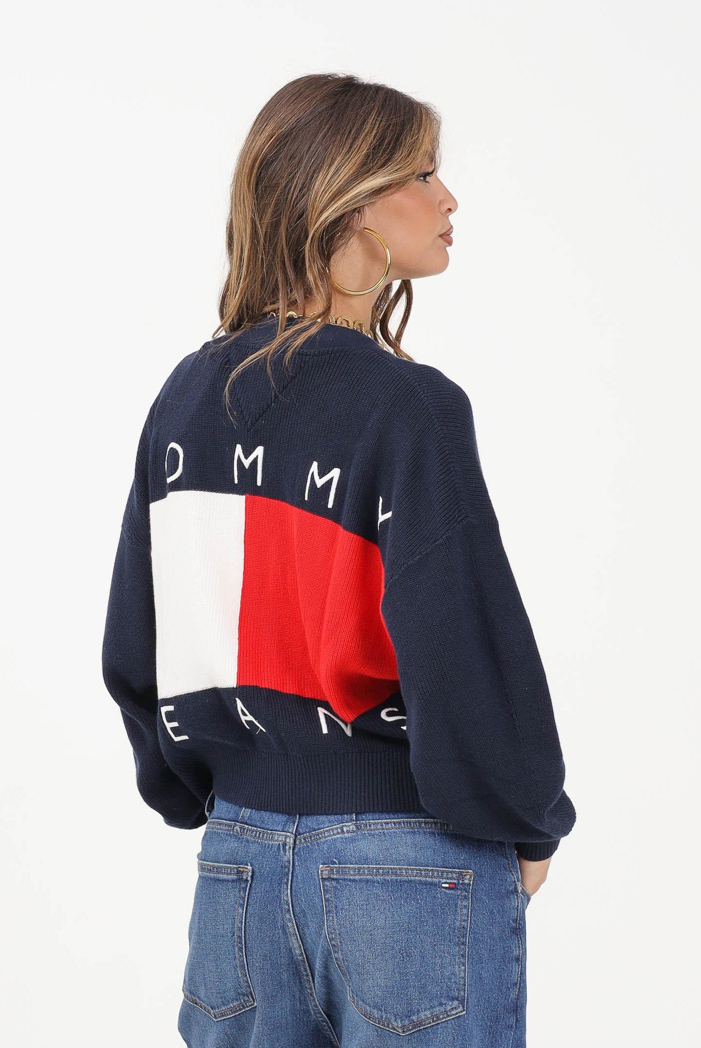 TOMMY JEANS Cardigan blu da donna con ricamo bandiera sul retro DW0DW18335C1G TOMMY JEANS
