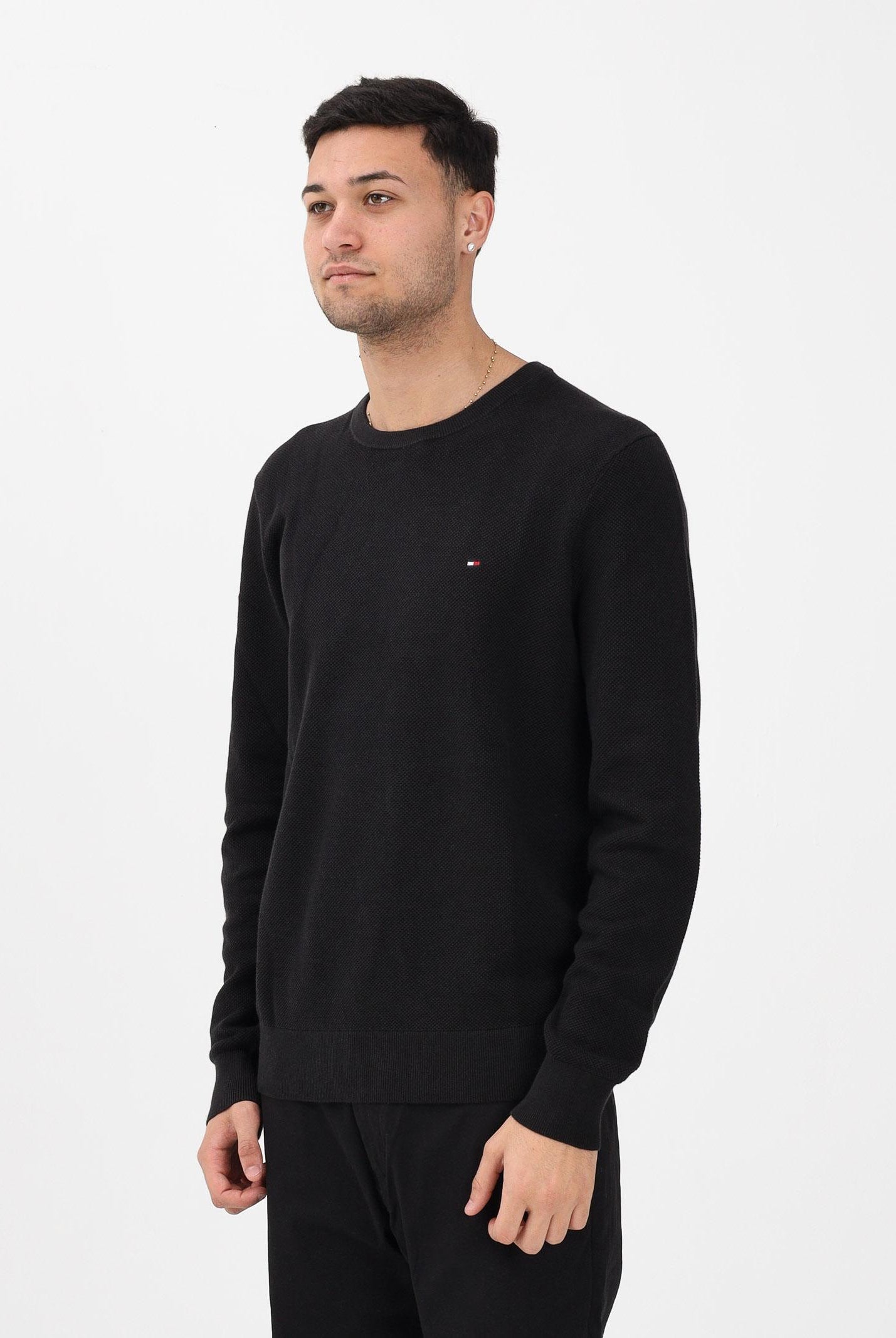 TOMMY HILFIGER Maglioncino girocollo nero da uomo con ricamo bandierina MW0MW36347 BDS TOMMY HILFIGER