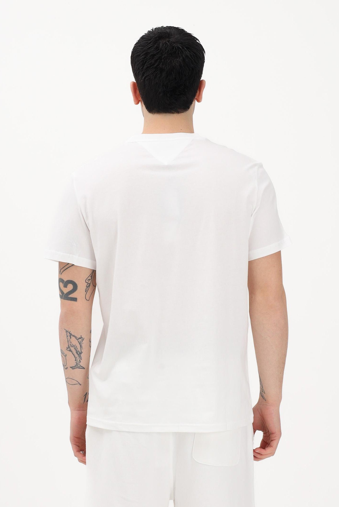 TOMMY JEANS T-shirt a manica corta bianca da uomo con logo frontale DM0DM22538 YBL TOMMY JEANS