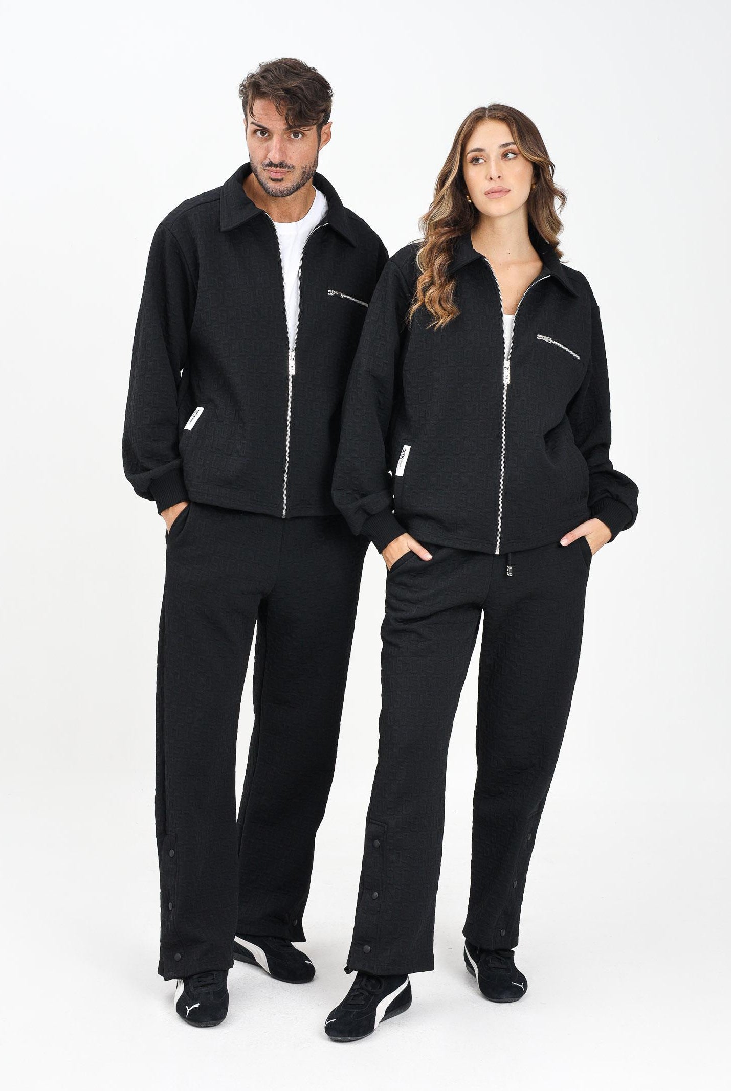 GCDS Pantalone sportivo nero per uomo e donna con lavorazione jacquard del logo B2CM3010TQ6 99 GCDS