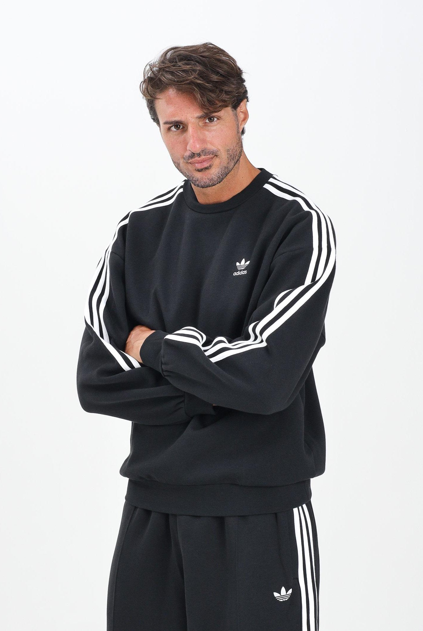 ADIDAS ORIGINALS Felpa girocollo Adicolor Oversized Crew nera da uomo IZ1829 . ADIDAS ORIGINALS