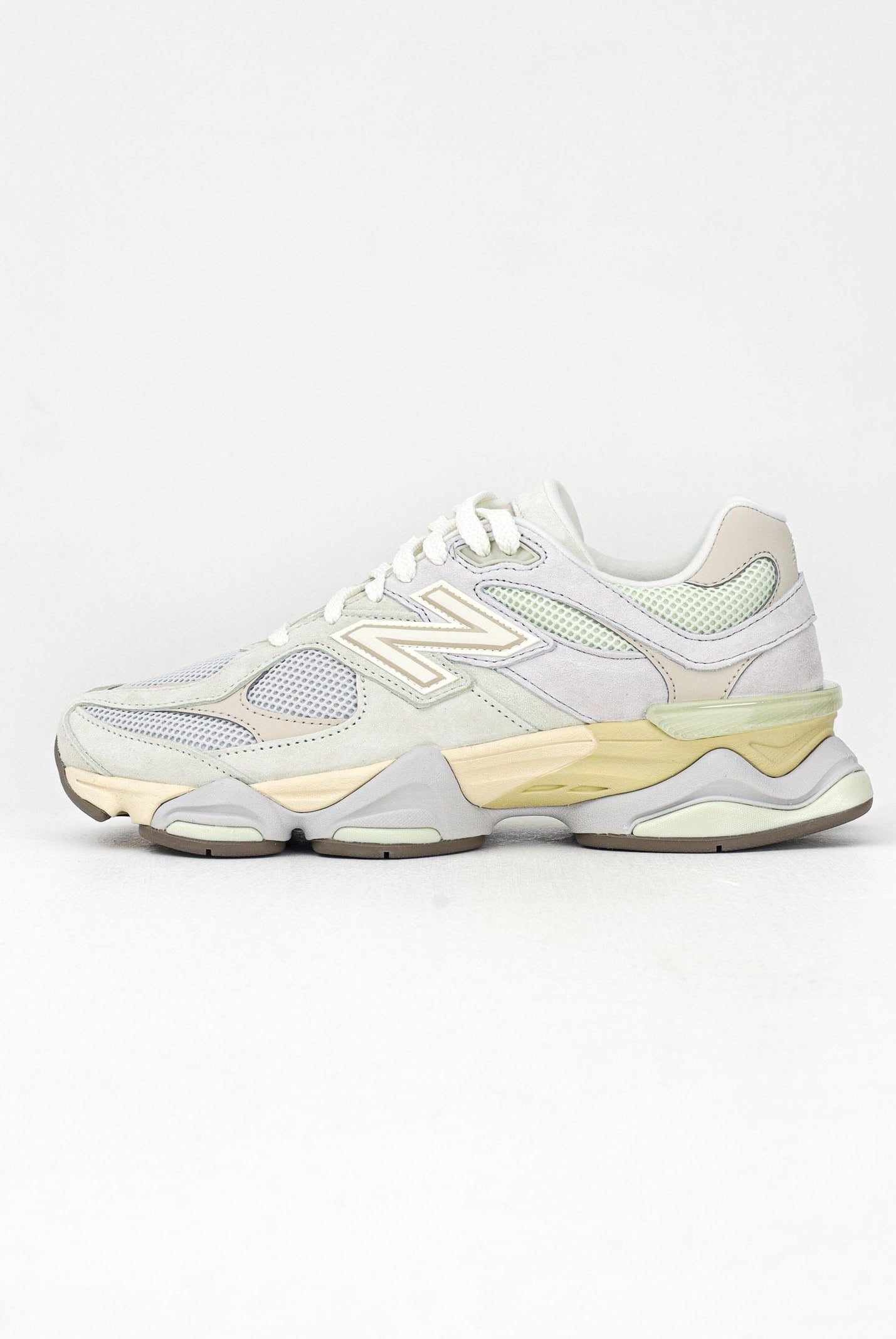 NEW BALANCE Sneakers 9060 nei toni pastello da uomo U9060EEP NEW BALANCE