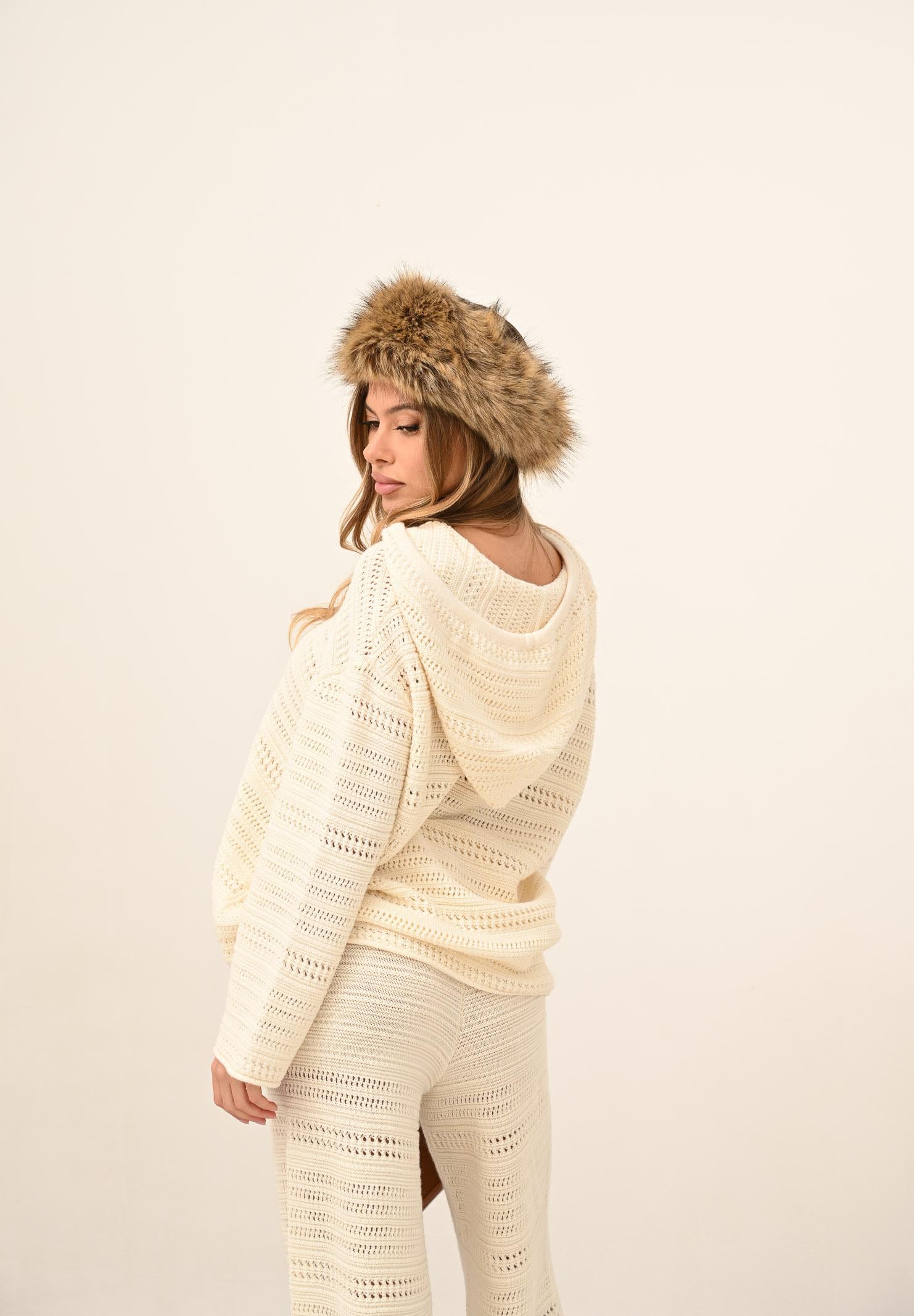 AKEP Maglia con cappuccio panna da donna dalla lavorazione traforata MGKD11065 V2 AKEP