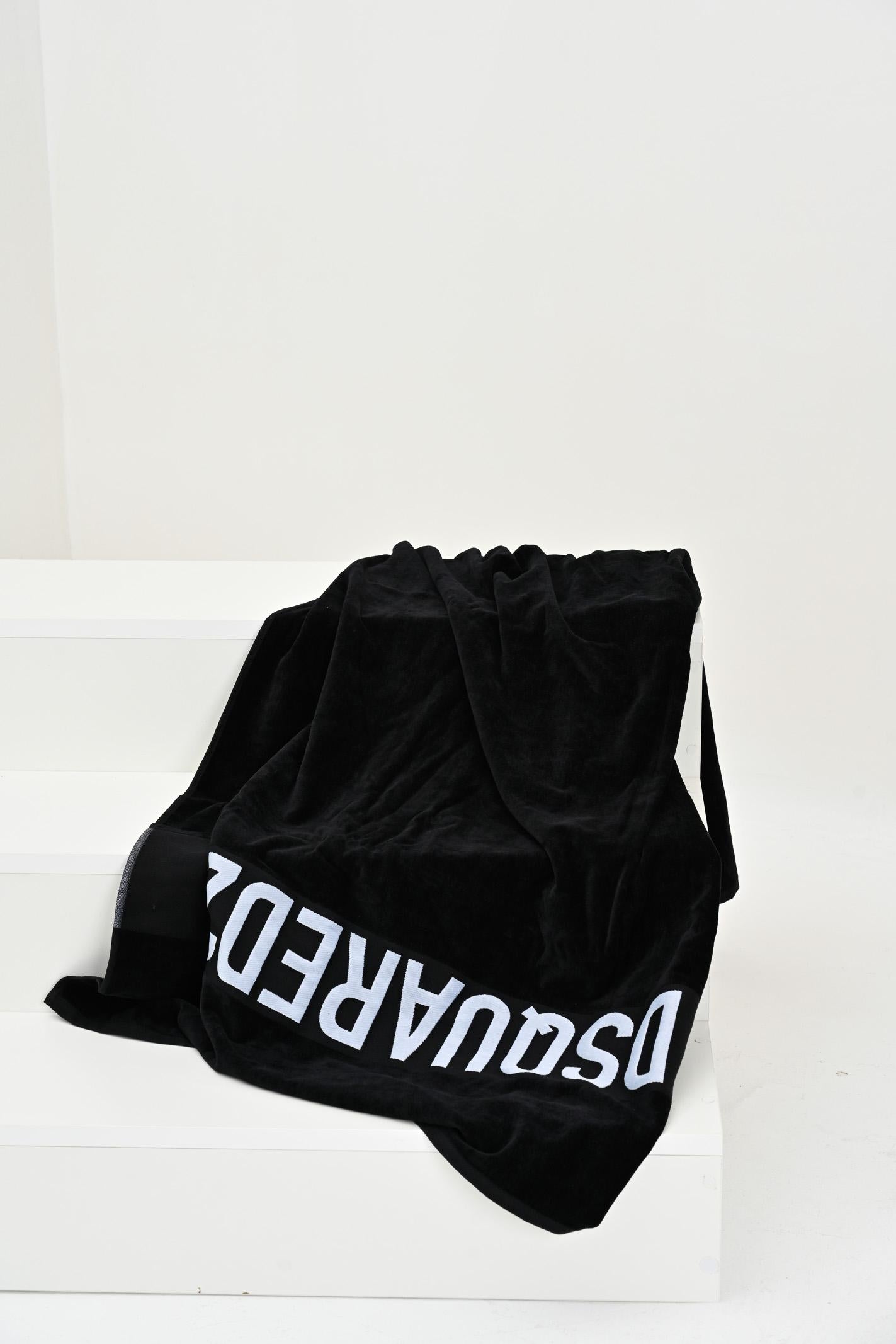 DSQUARED2 Telo mare nero per uomo e donna con logo D7P005980 010 DSQUARED2