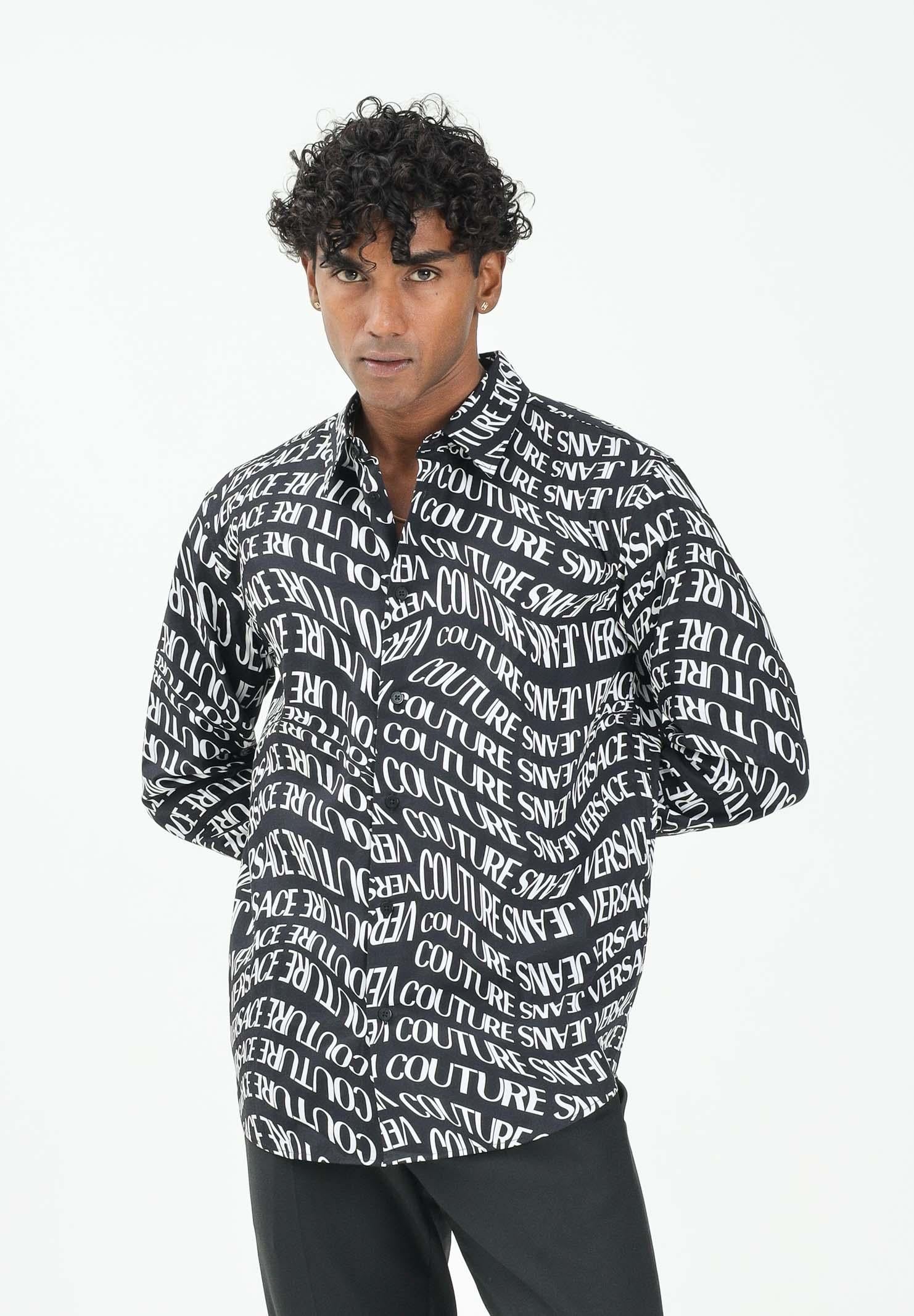 VERSACE JEANS COUTURE Camicia a manica lunga nera da uomo con stampa Liquify Logomania all-over 79GAL2R0NS701 899 VERSACE JEANS COUTURE