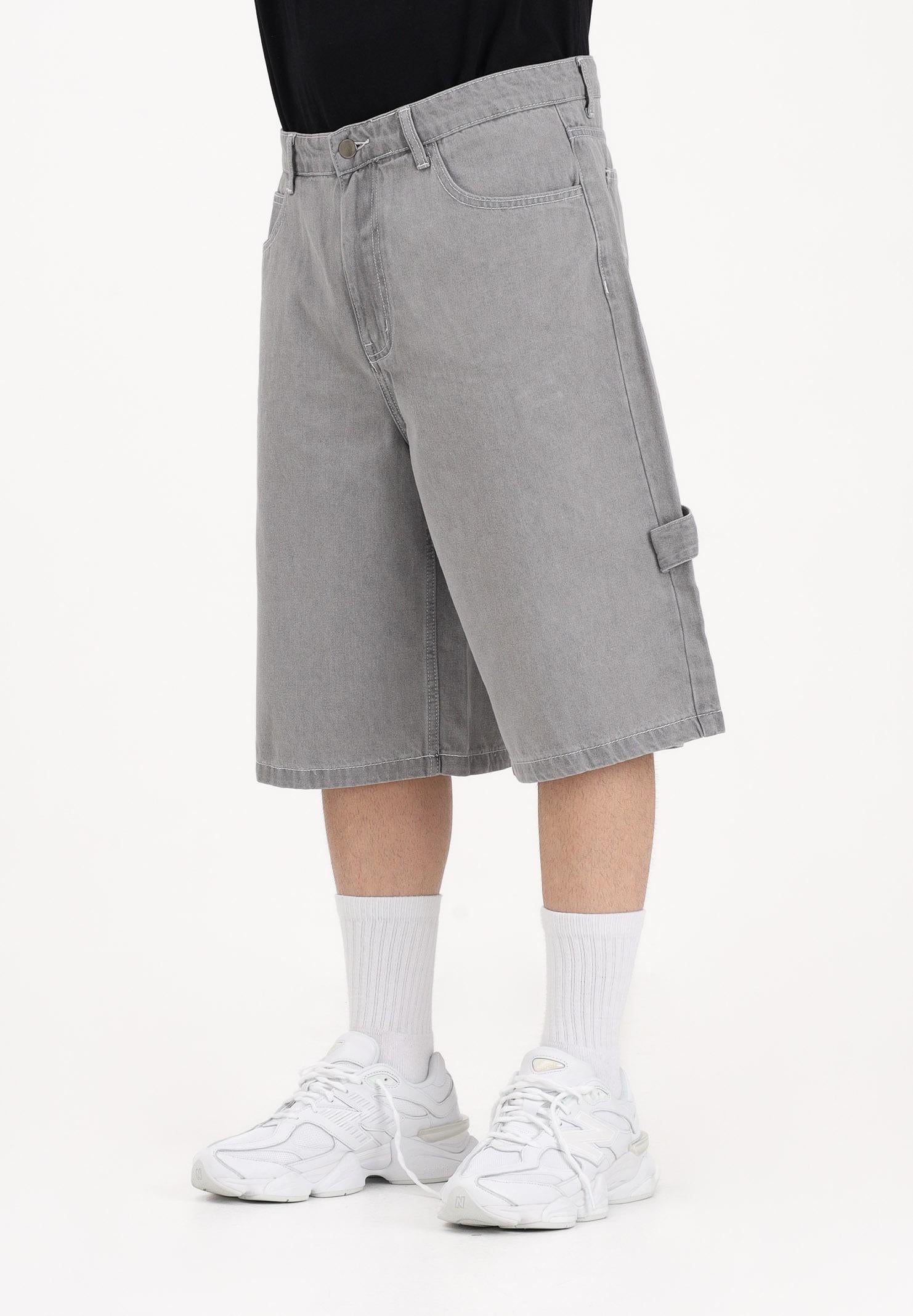 DISCLAIMER Shorts in denim grigio da uomo con dettagli carpenter e stampa sul retro 26EDS55441 NE DISCLAIMER