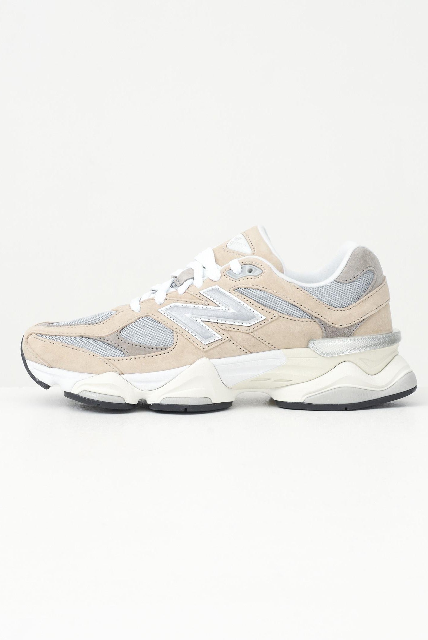 NEW BALANCE Sneakers 9060 beige da uomo U9060LBD . NEW BALANCE