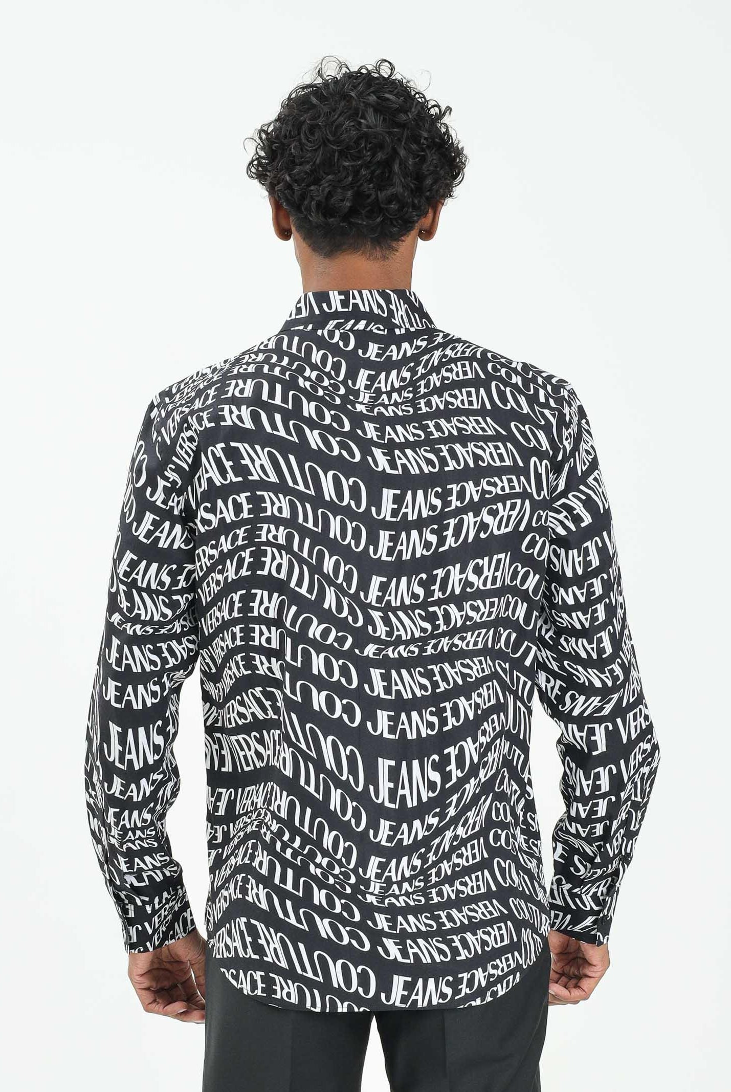 VERSACE JEANS COUTURE Camicia a manica lunga nera da uomo con stampa Liquify Logomania all-over 79GAL2R0NS701 899 VERSACE JEANS COUTURE