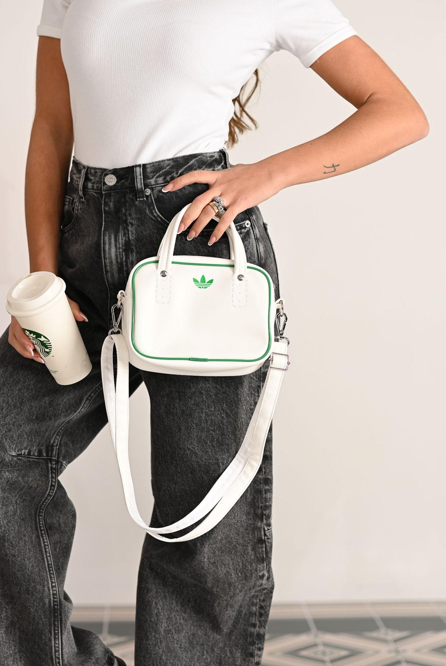 ADIDAS ORIGINALS Borsa a mano ADICOLOR XS bianca e verde da donna JX7873 . ADIDAS ORIGINALS