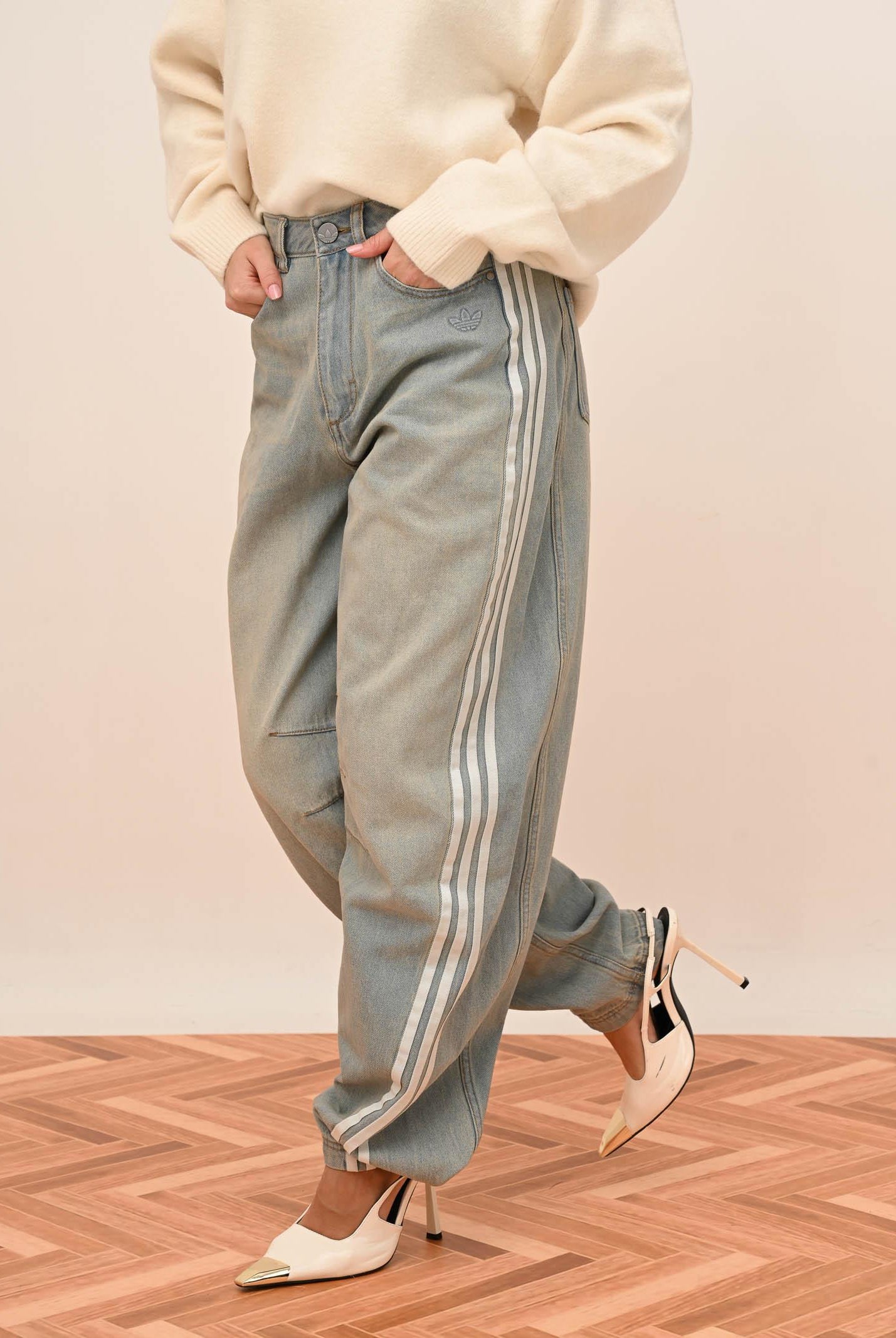 ADIDAS ORIGINALS Jeans Adilenium Season 3 Banana Fitted in denim vintage da donna JX9212 . ADIDAS ORIGINALS
