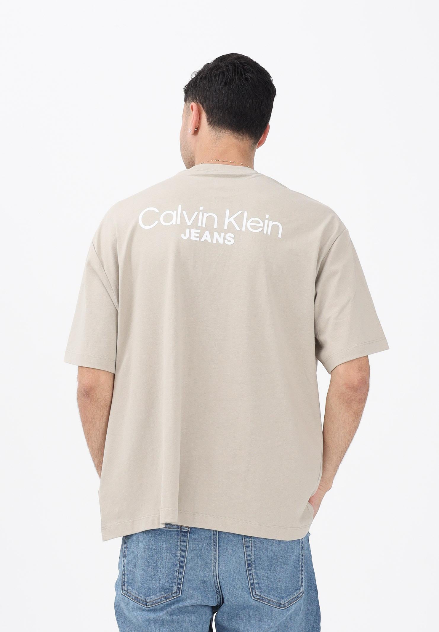CALVIN KLEIN JEANS T-shirt a manica corta beige da uomo con stampa logo sul retro LV04RD825G2F3 . CALVIN KLEIN JEANS