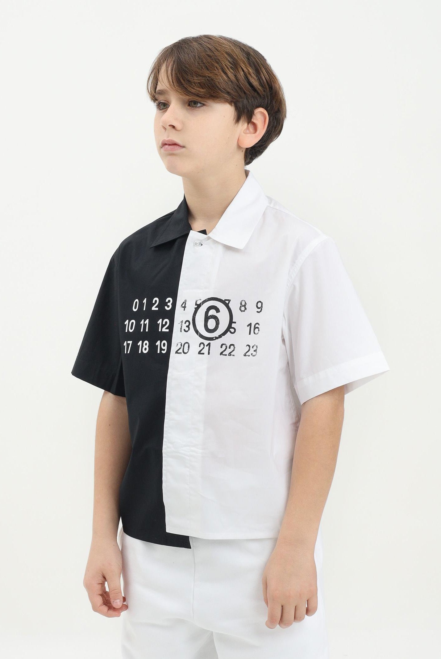 MAISON MARGIELA Camicia a maniche corte bianca e nera per donna, ragazzi e bambini con stampa Numbers M60761MM014 M6C10 MAISON MARGIELA