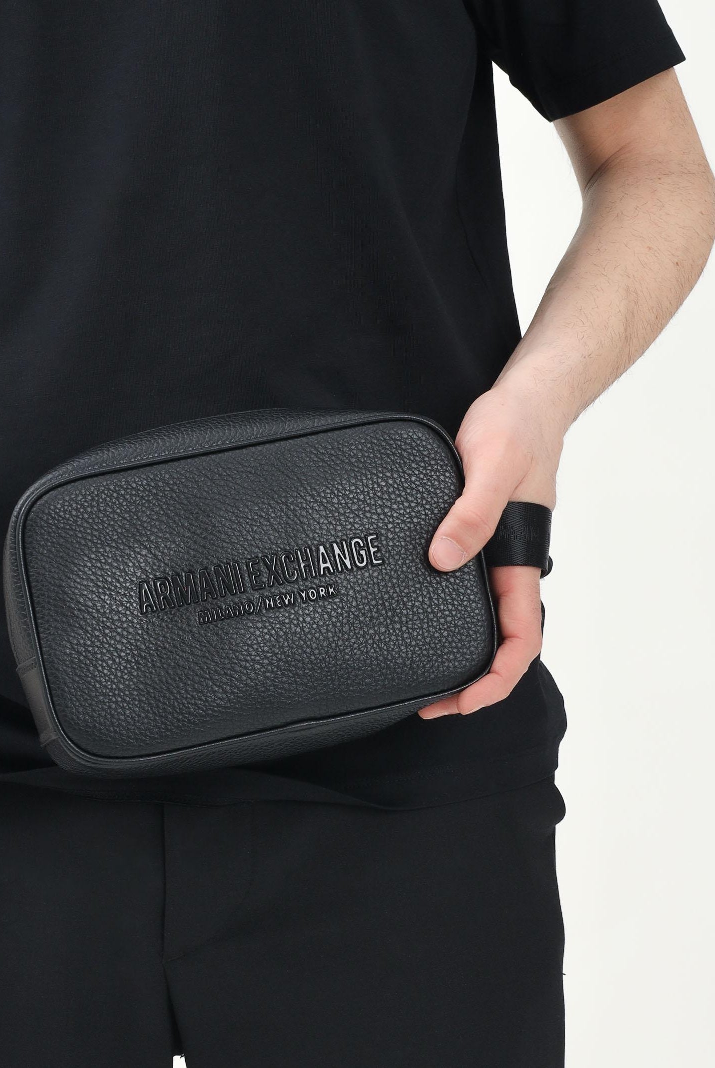 ARMANI EXCHANGE Pochette nera da uomo con logo XM000235AF11931 UC001 ARMANI EXCHANGE