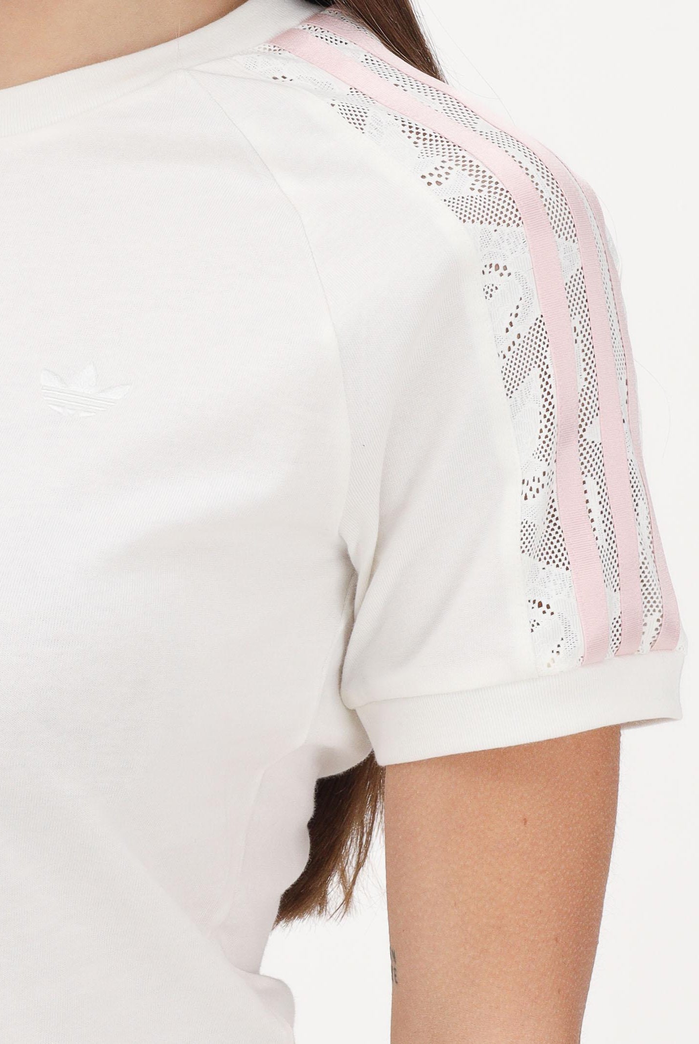 ADIDAS ORIGINALS T-shirt a manica corta LACE CALI bianca da donna KG3609 . ADIDAS ORIGINALS