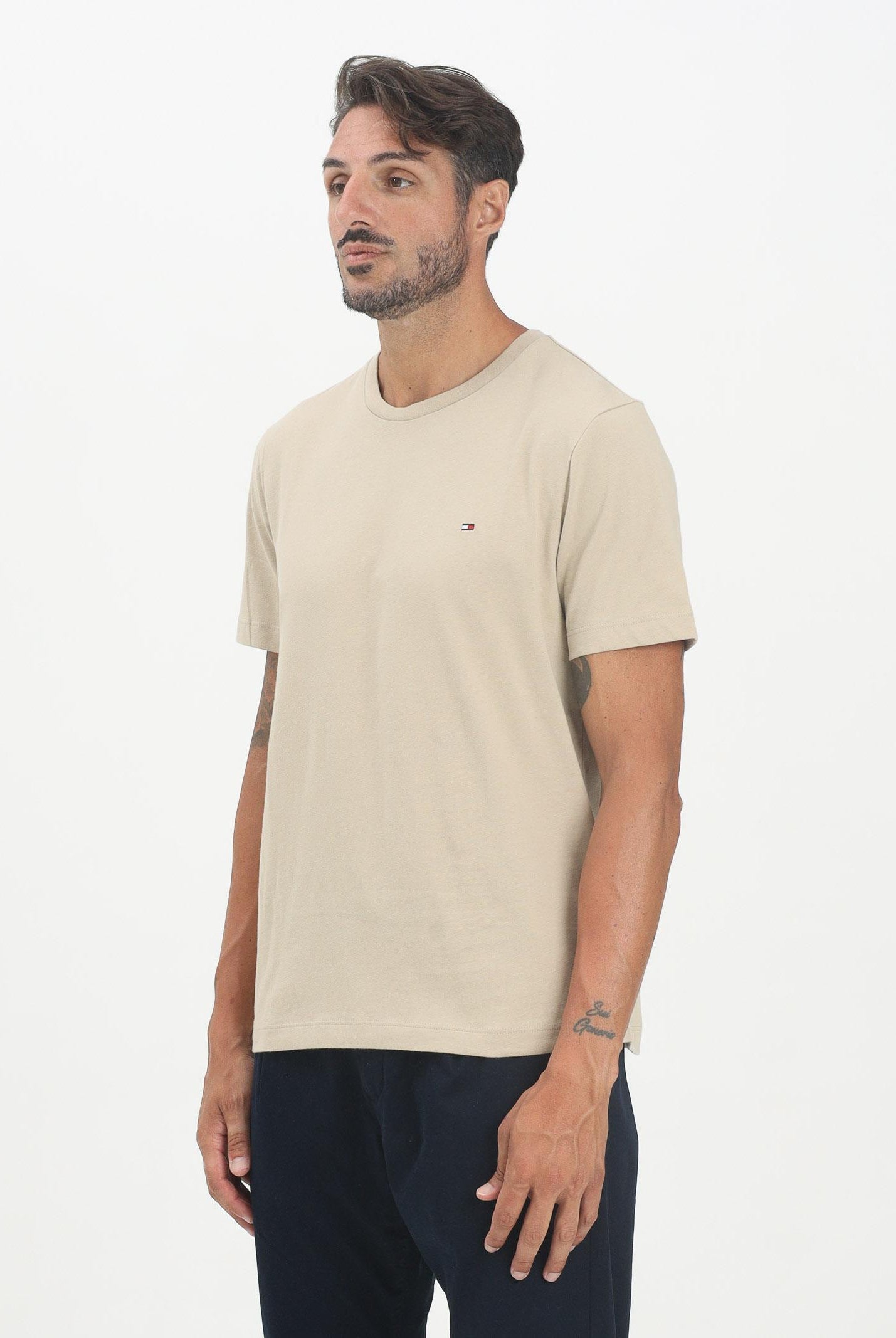 TOMMY HILFIGER T-shirt a manica corta beige da uomo con logo MW0MW39995RBT . TOMMY HILFIGER