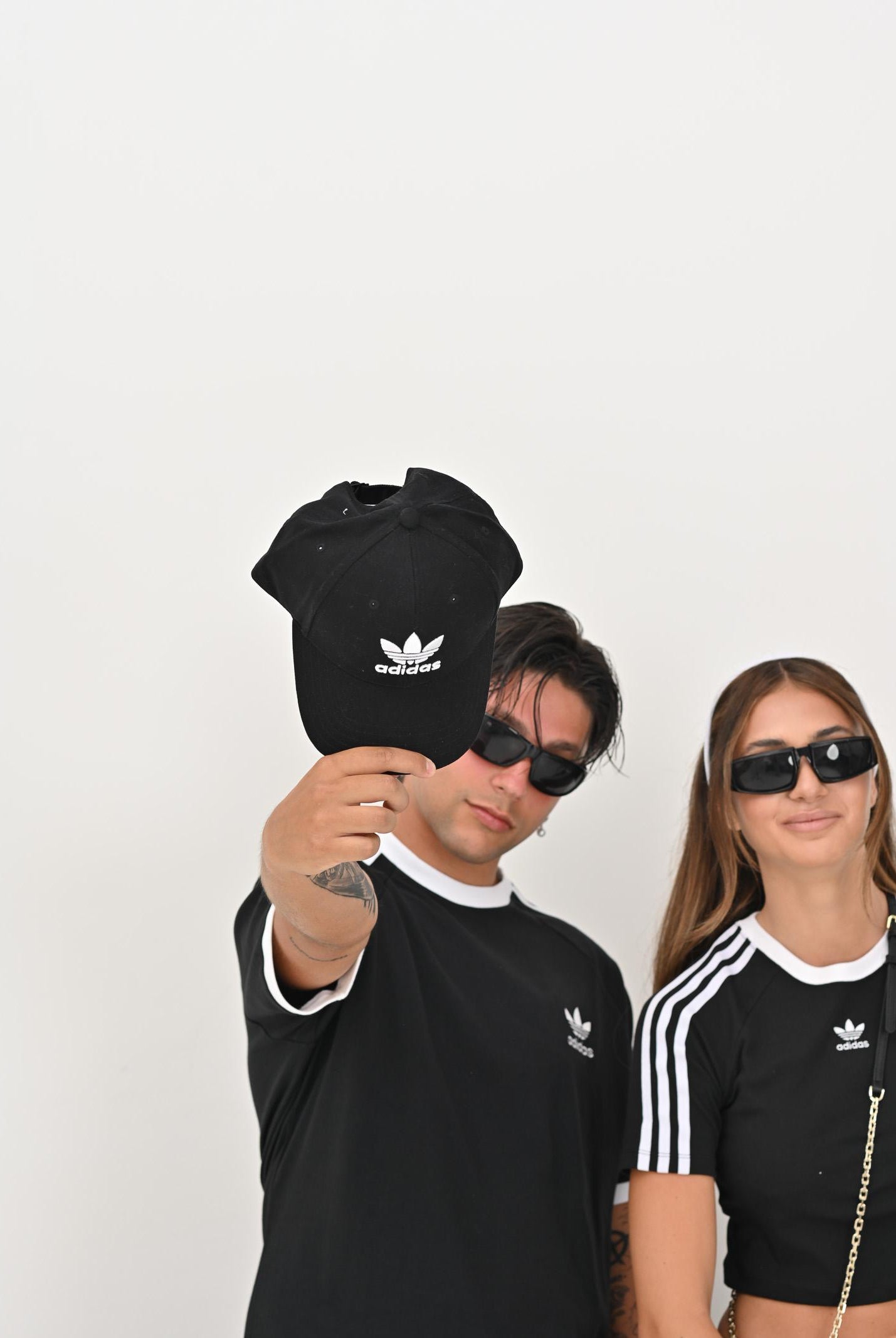 ADIDAS ORIGINALS Cappello con visiera Adicolor Classic Trefoil nero per uomo e donna JC6023 . ADIDAS ORIGINALS