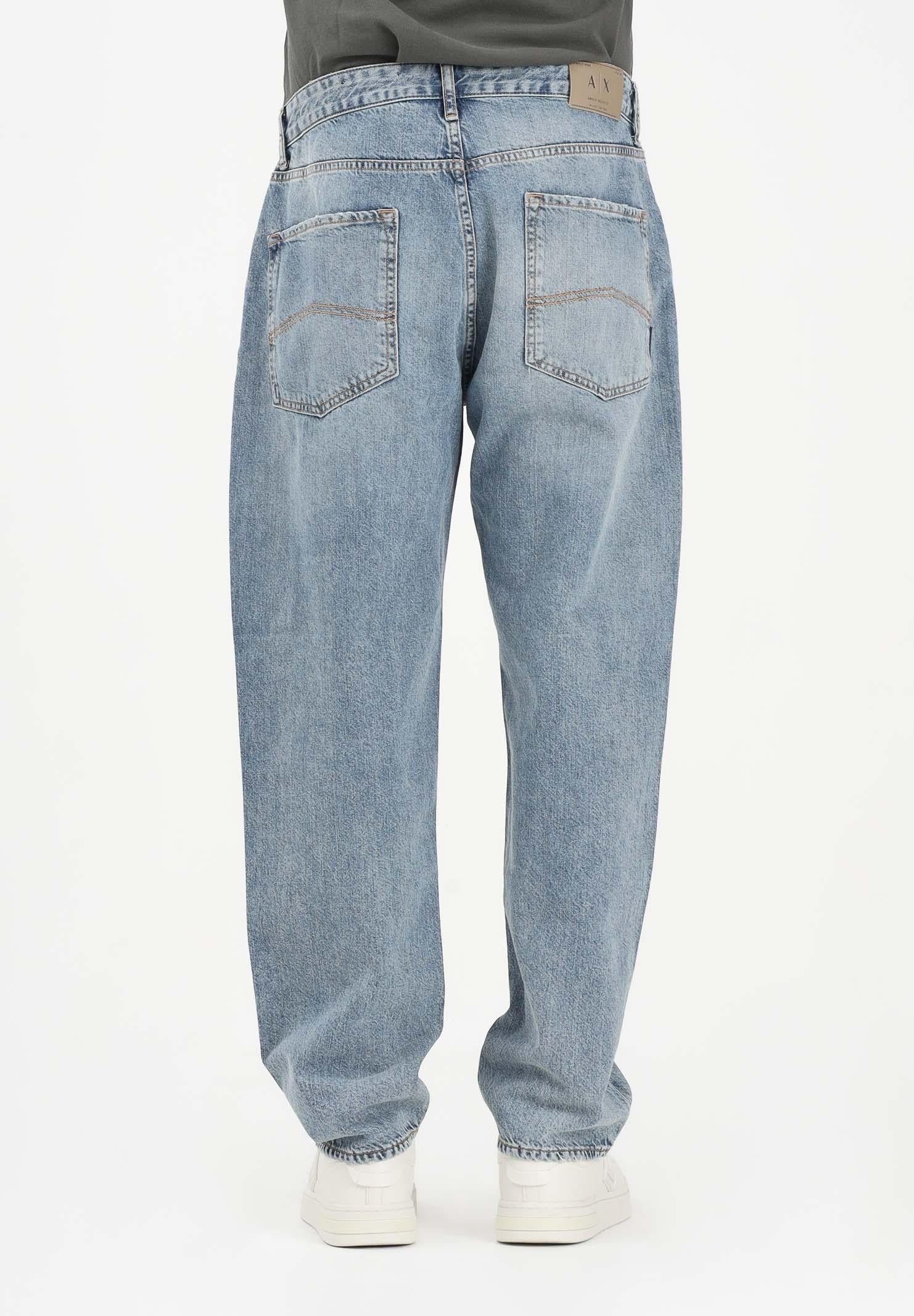 ARMANI EXCHANGE Jeans in denim da uomo con lavaggio chiaro effetto leggermente vissuto XM000075AF24014 MB001 ARMANI EXCHANGE