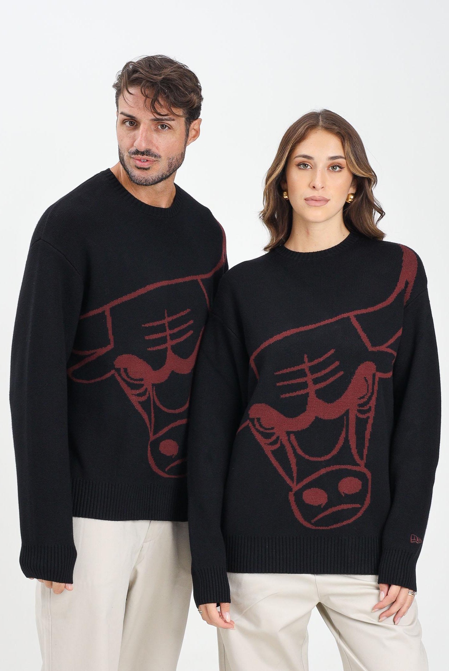 NEW ERA Maglione girocollo Oversized Chicago Bulls NBA Knit nero per uomo e donna 60684339 . NEW ERA