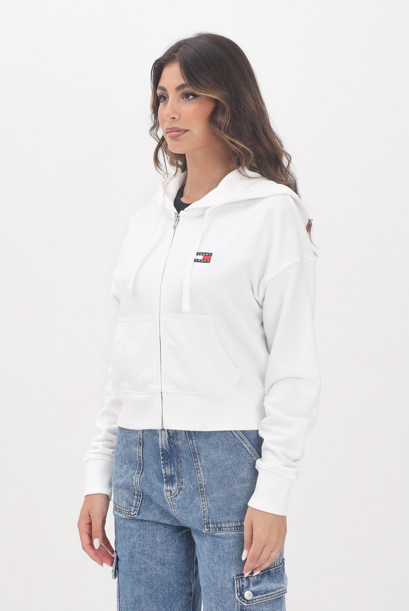 TOMMY JEANS Felpa con zip bianca da donna rifinita da logo DW0DW21147YBL TOMMY JEANS