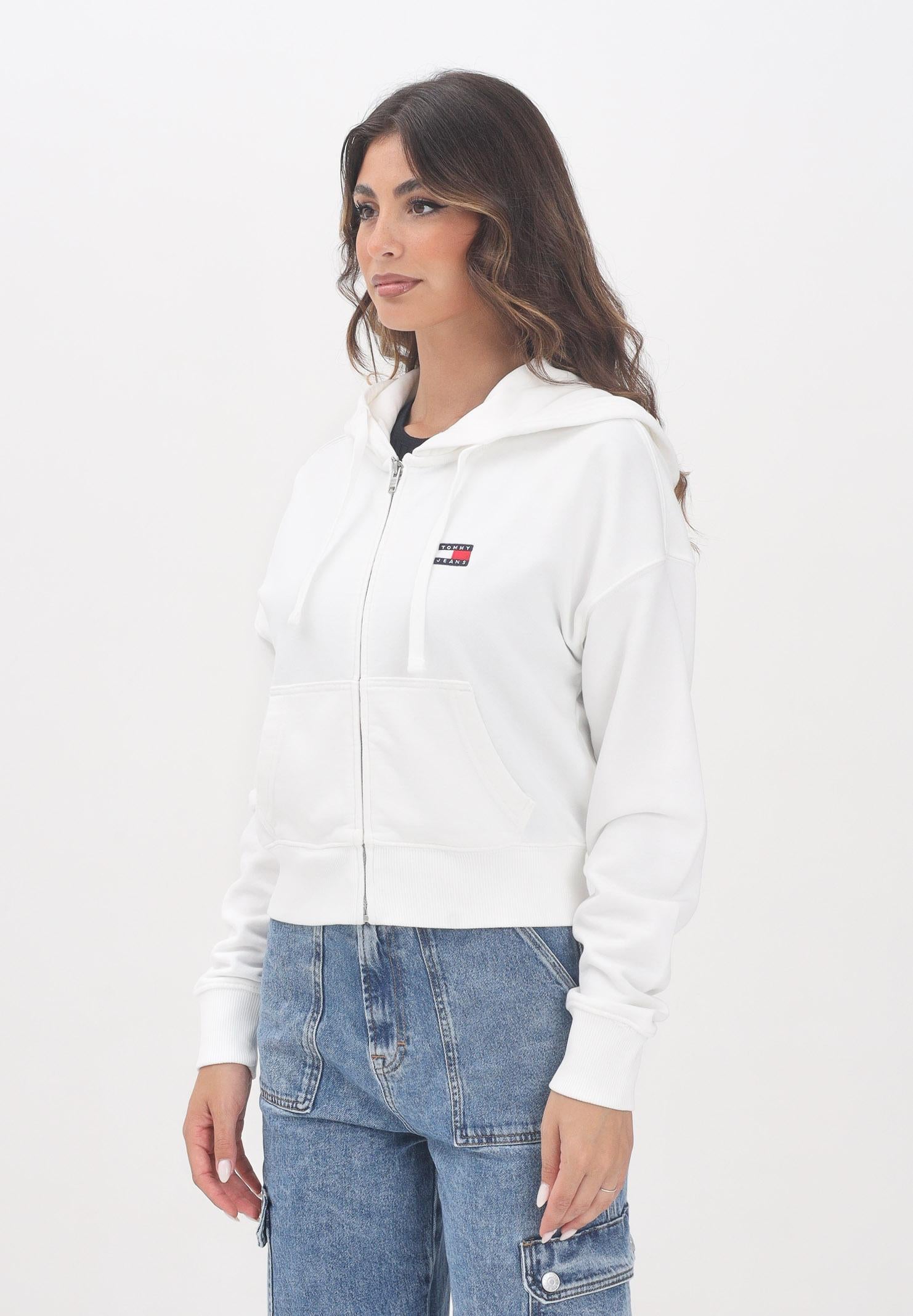 TOMMY JEANS Felpa con zip bianca da donna rifinita da logo DW0DW21147YBL TOMMY JEANS