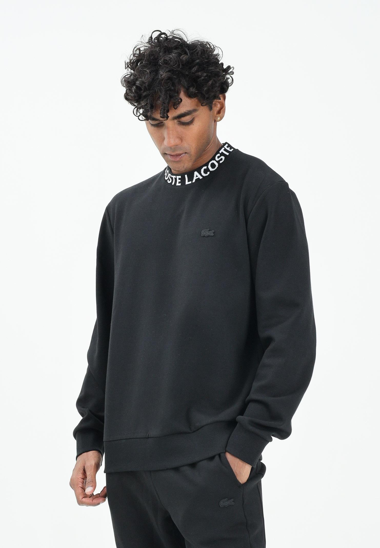 LACOSTE Felpa girocollo nera da uomo con marchio Jacquard SH9542 031 LACOSTE