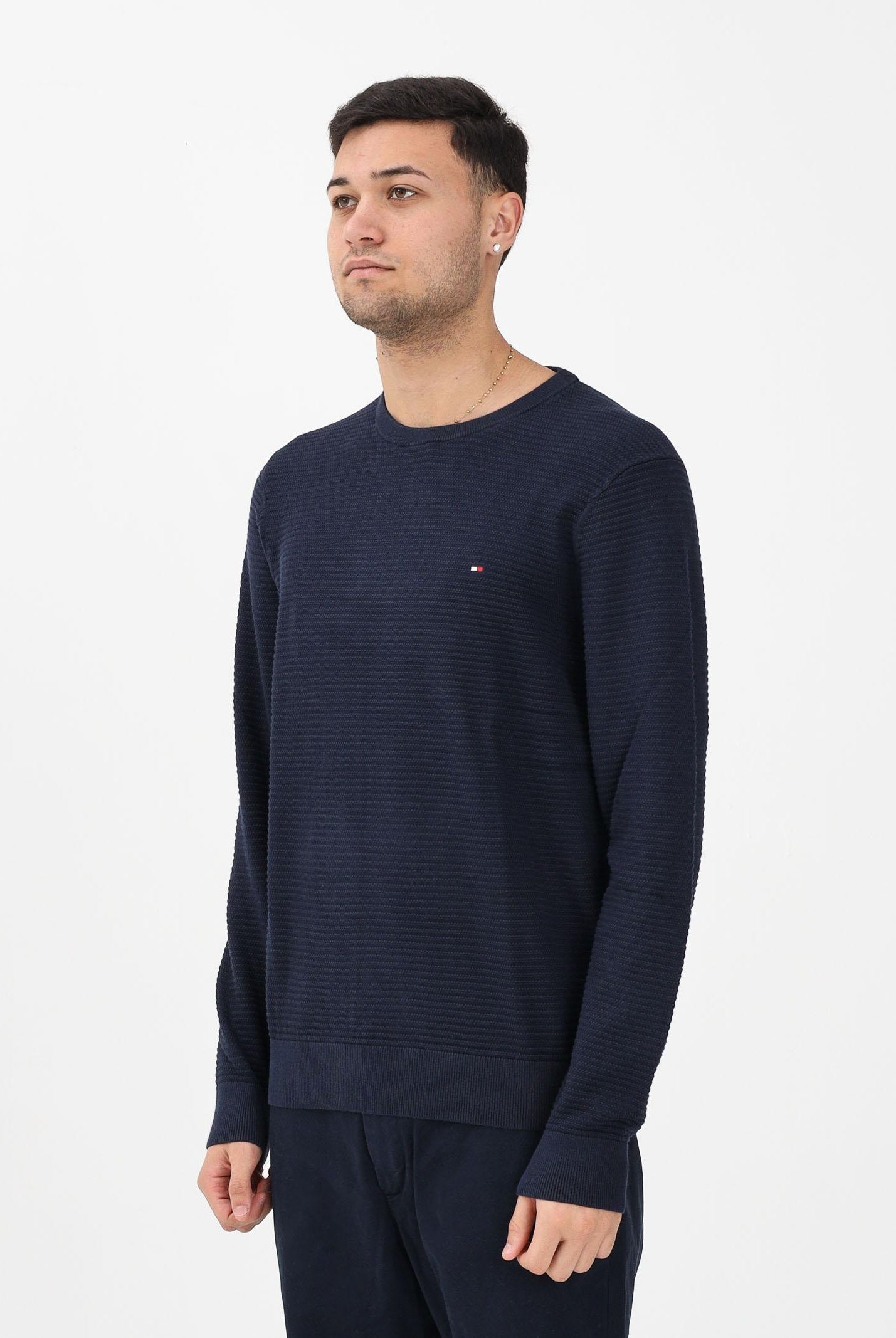 TOMMY HILFIGER Maglioncino girocollo blu da uomo caratterizzato da lavorazione a maglia tramata MW0MW41643 C1G TOMMY HILFIGER