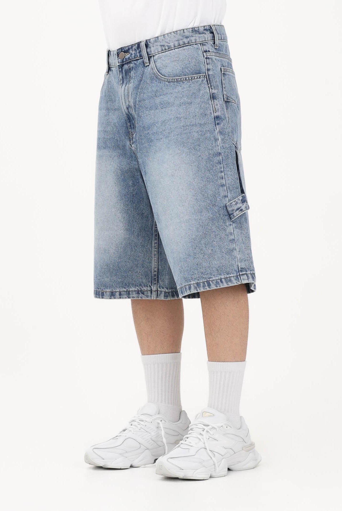 DISCLAIMER Shorts in denim chiaro da uomo con dettagli carpenter e stampa sul retro 26EDS55441 DE DISCLAIMER