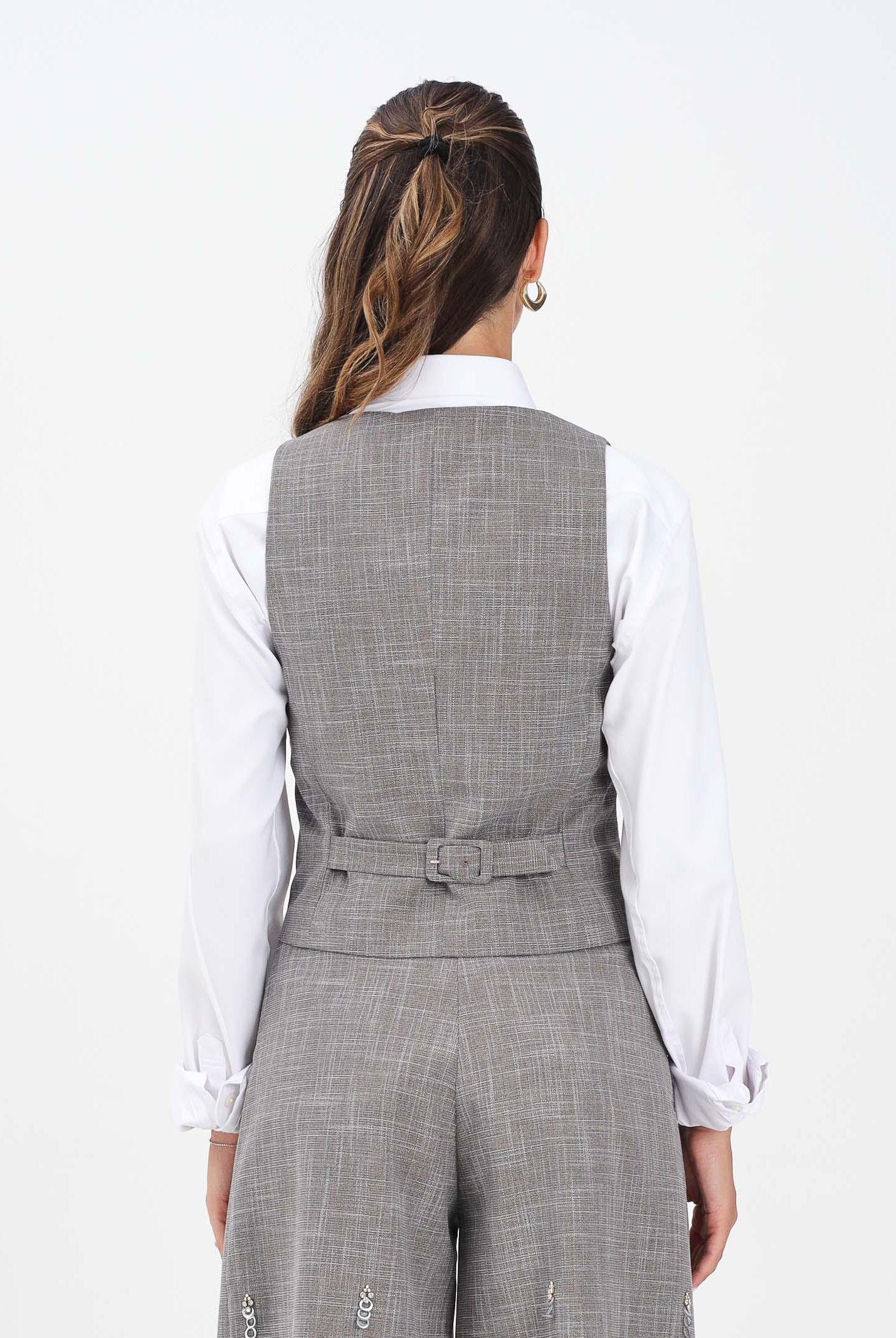 SIMONA CORSELLINI Gilet grigio da donna arricchito da piccole applicazioni metalliche A25CPGL00102-C00233 V0000 SIMONA CORSELLINI