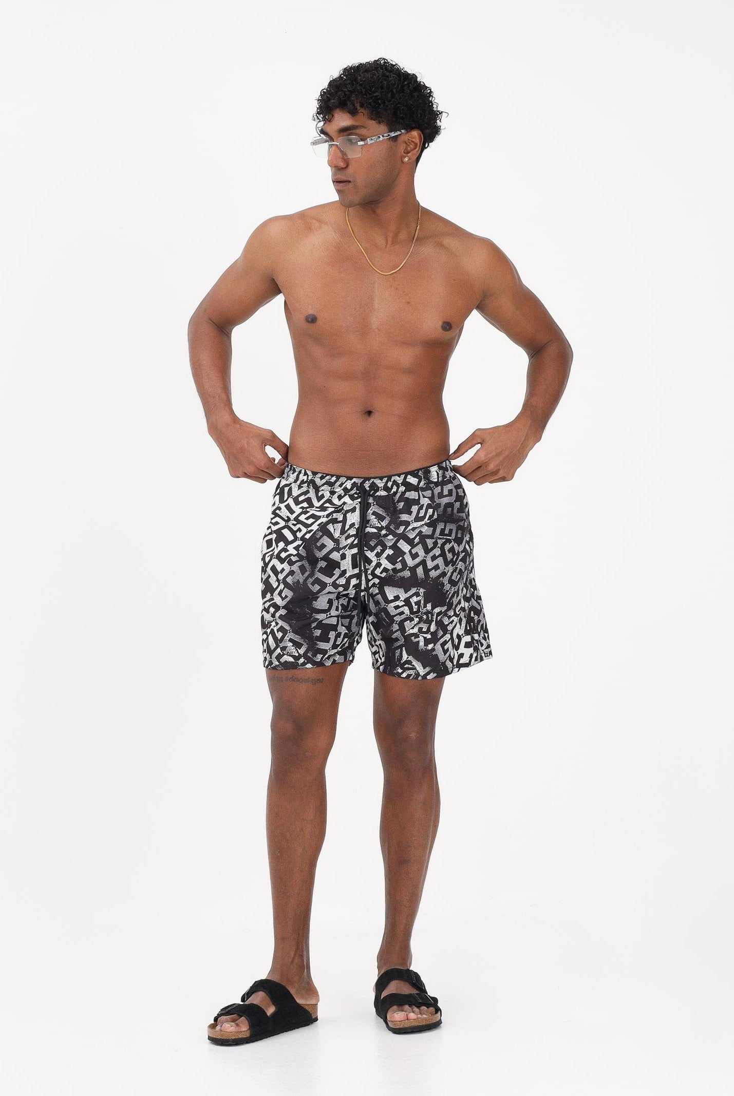 GCDS Shorts mare nero da uomo con stampa logo all-over C1MEQS250T075 999A GCDS