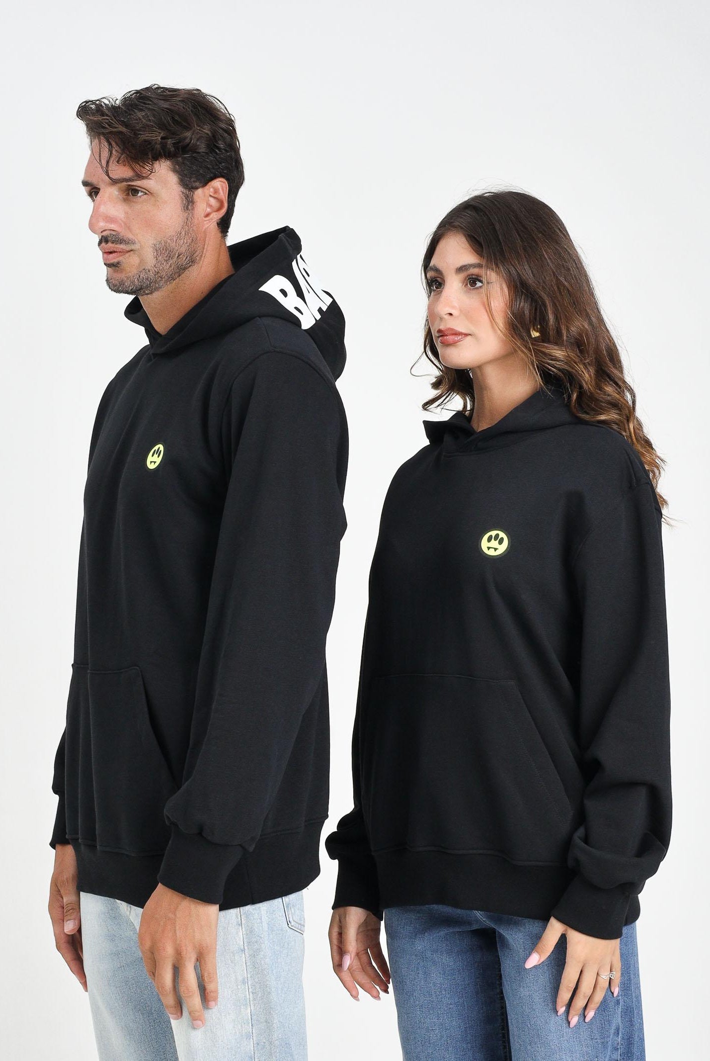 BARROW Felpa nera per uomo e donna con cappuccio logato F5BWUAHS058 110 BARROW