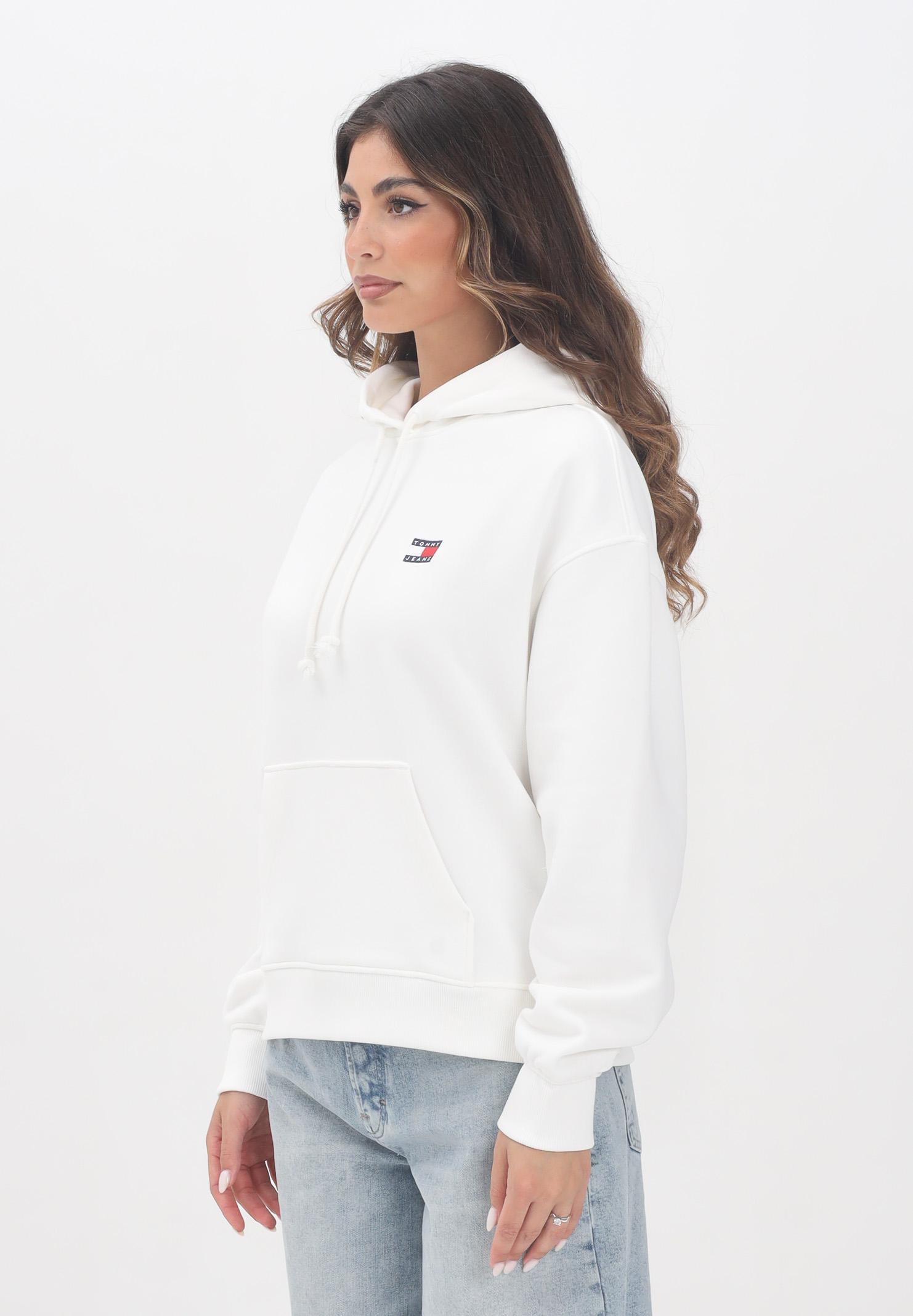 TOMMY JEANS Felpa con cappuccio bianca da donna rifinita da logo DW0DW19414YBL TOMMY JEANS