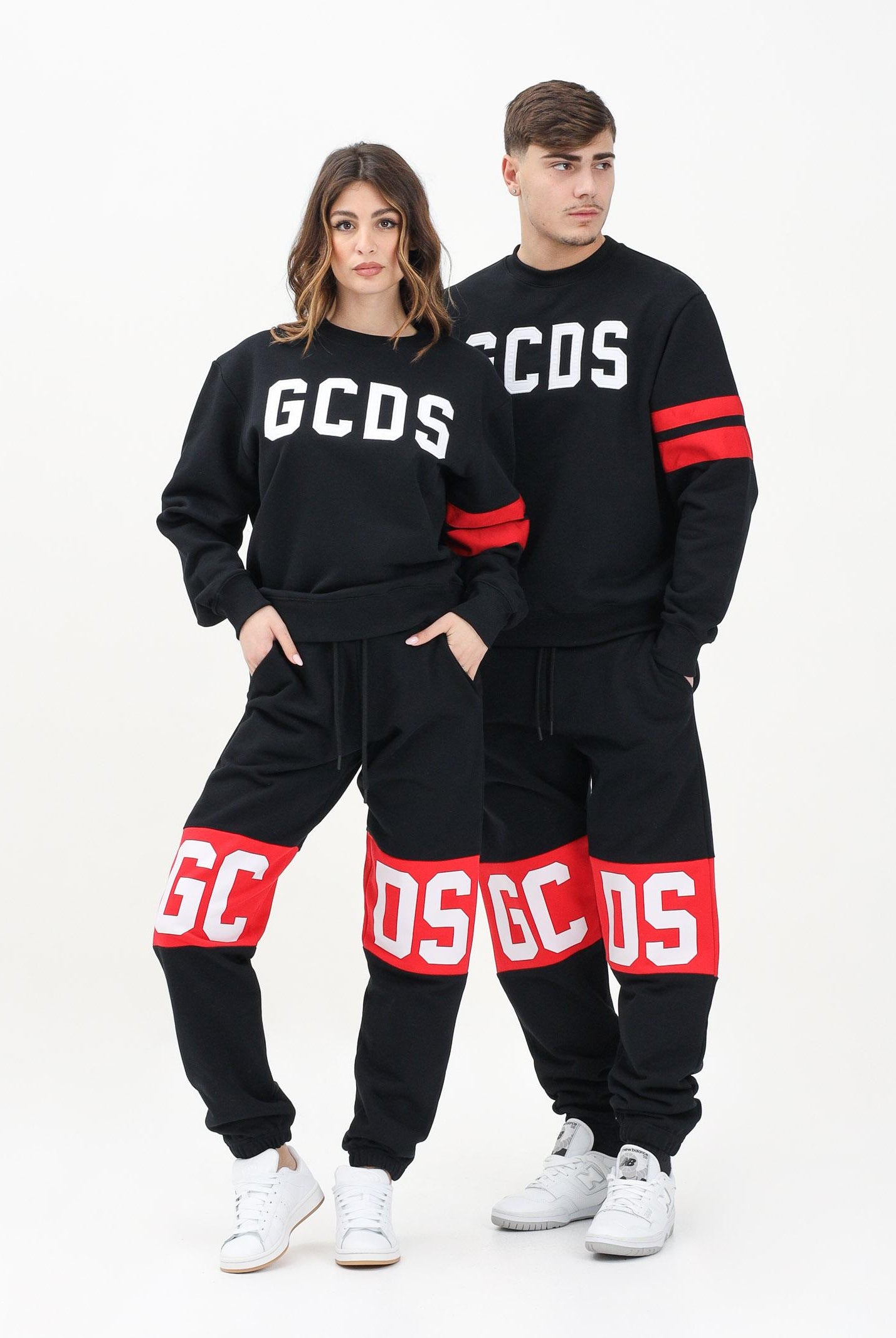 GCDS Pantalone sportivo nero per uomo e donna con banda logo B1XM3001JD1 99 GCDS