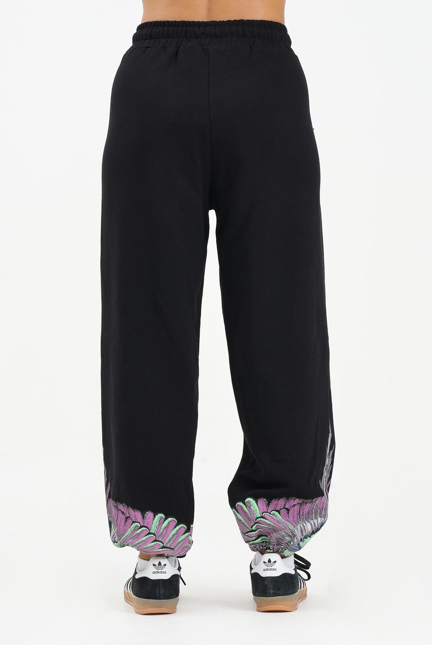MARCELO BURLON COUNTY OF MILAN Pantalone sportivo nero da donna con stampa ali sul fondo 25ICM30074 NEPI MARCELO BURLON COUNTY OF MILAN