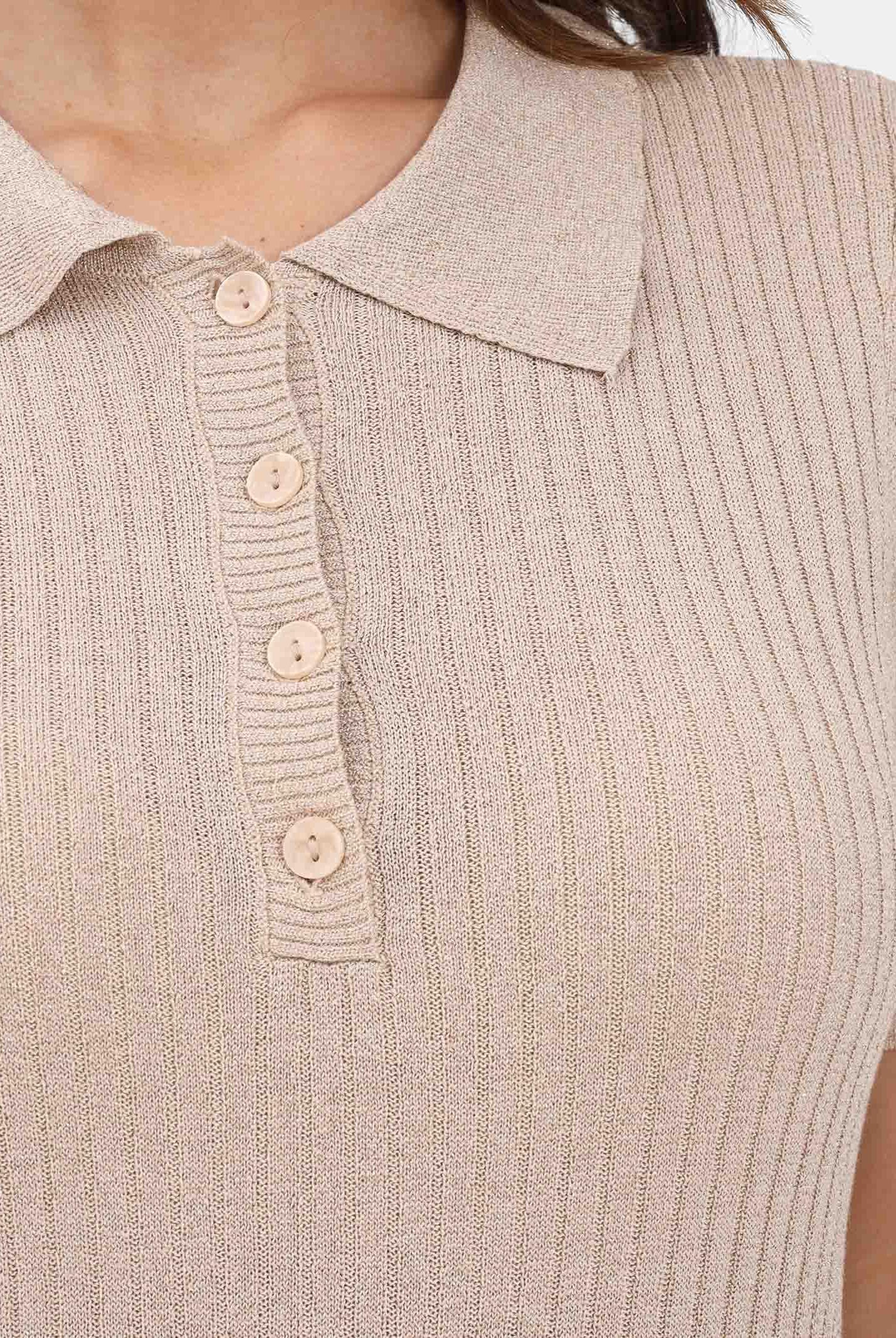 JDY Polo beige da donna realizzata in una maglia a costine sottili con un tocco di filato lamé 15354078 FrostedAlmond JDY